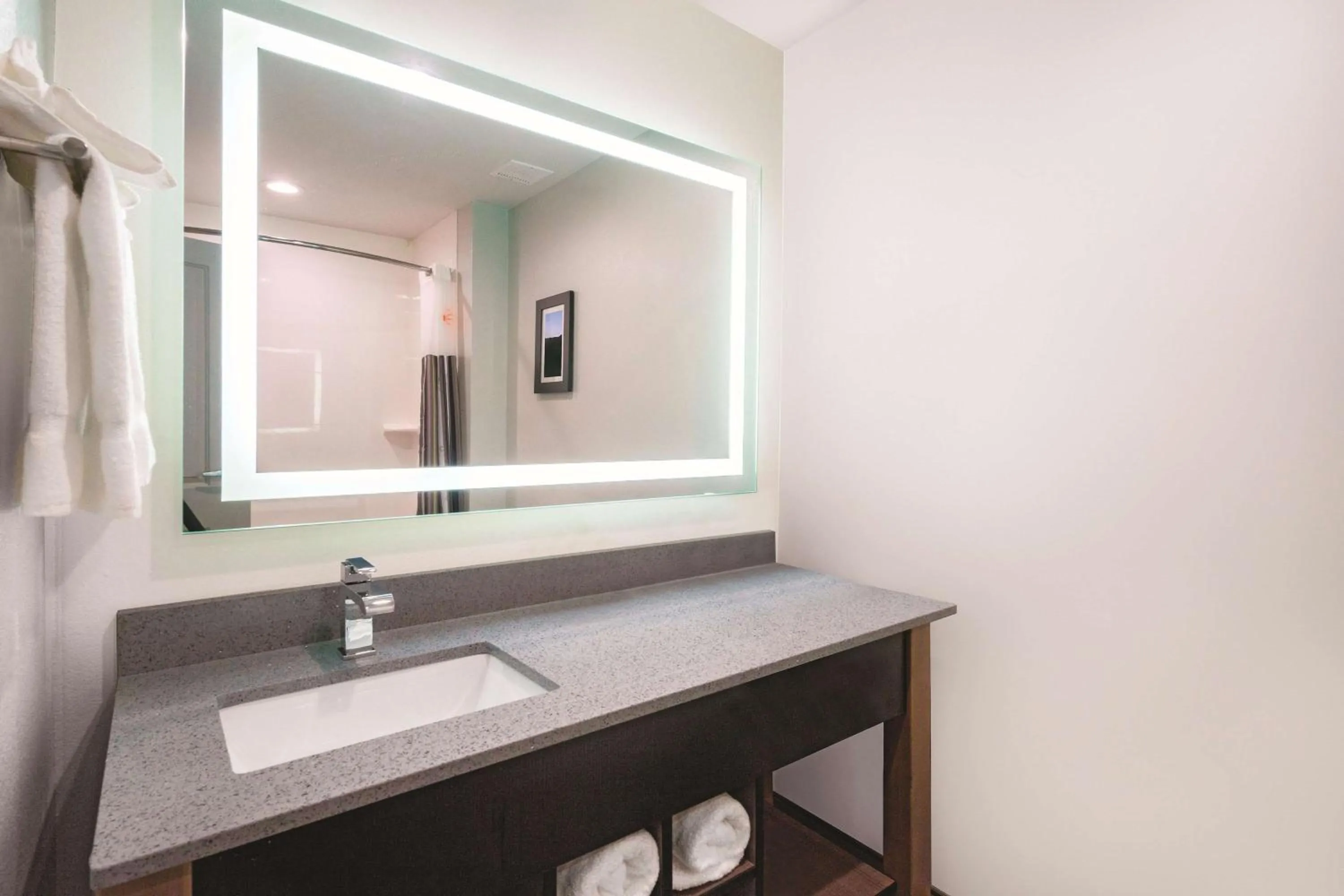 Bathroom in La Quinta by Wyndham Cleveland TN