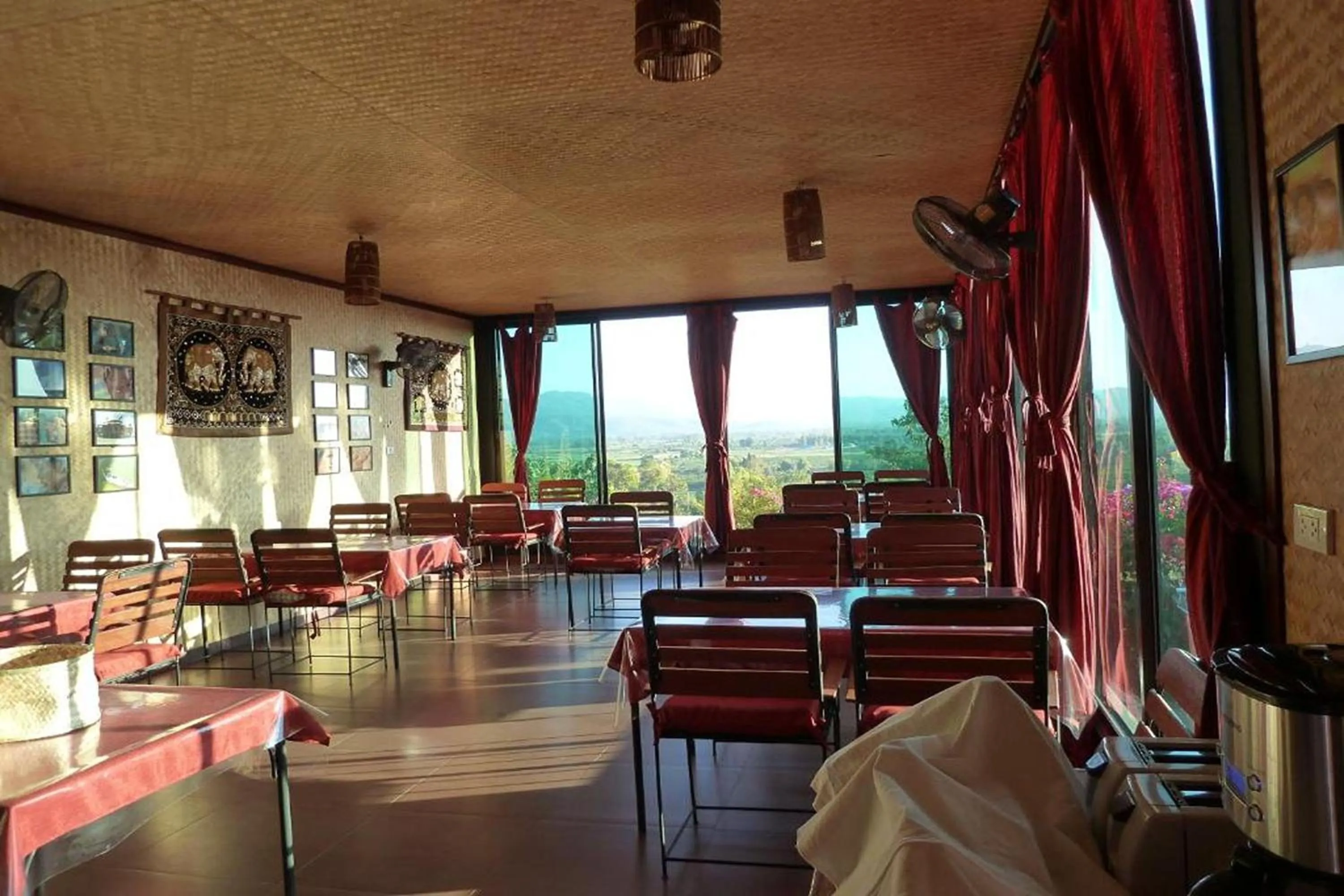 Restaurant/places to eat in Old Tree's House