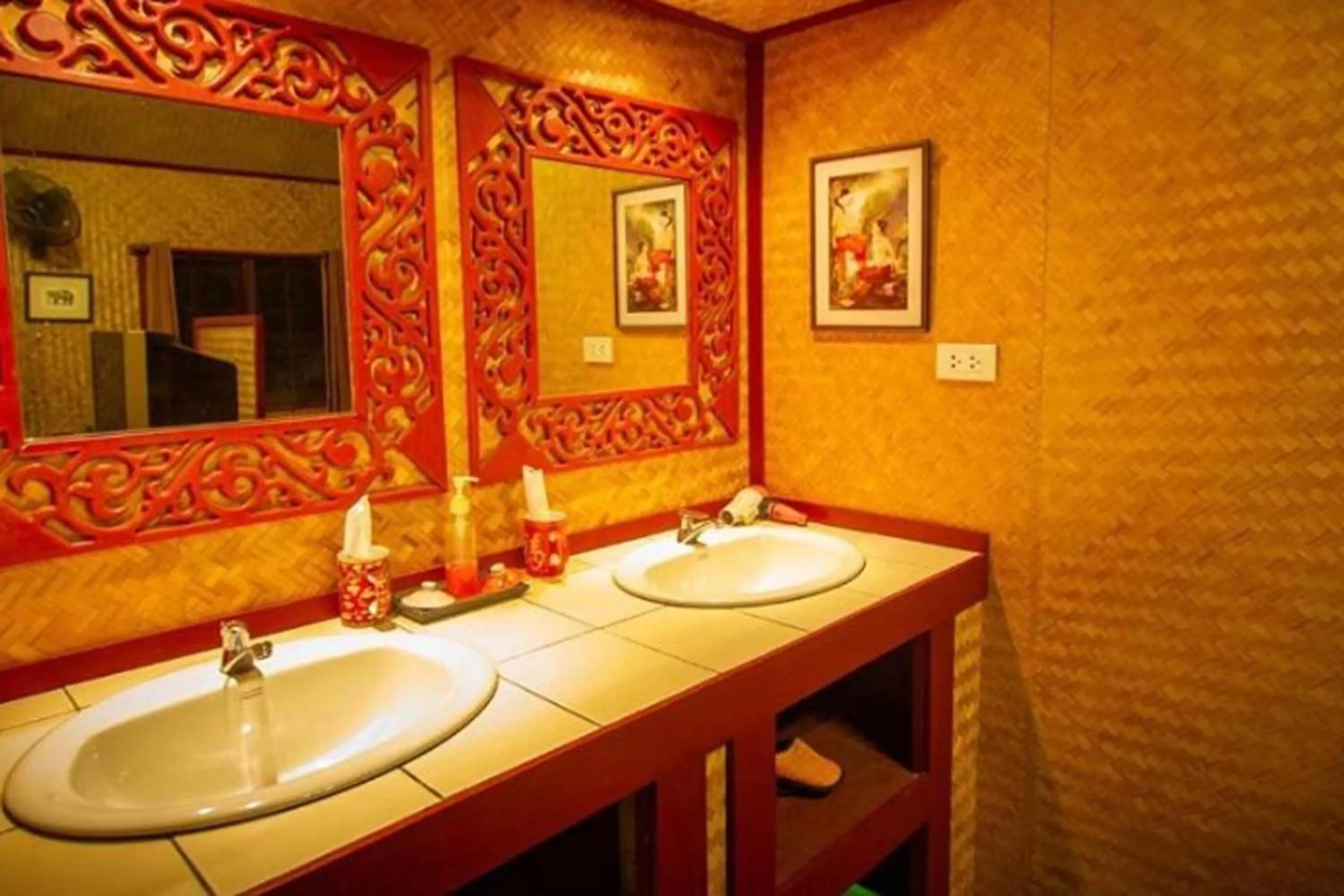 Bathroom in Old Tree's House