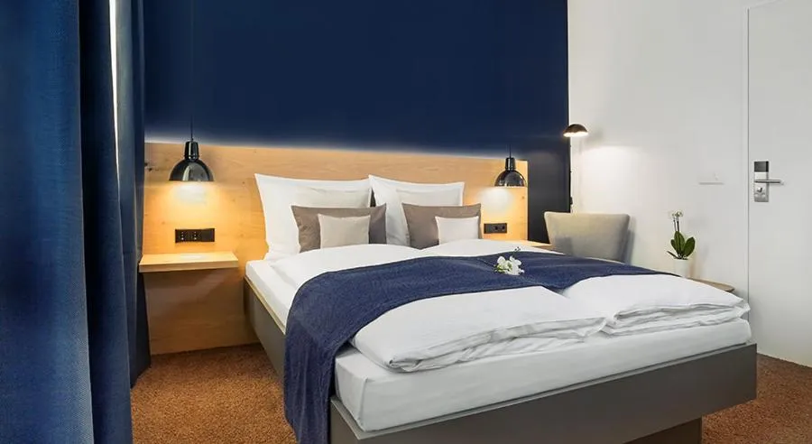 Decorative detail, Bed in Bischoffs Hotel