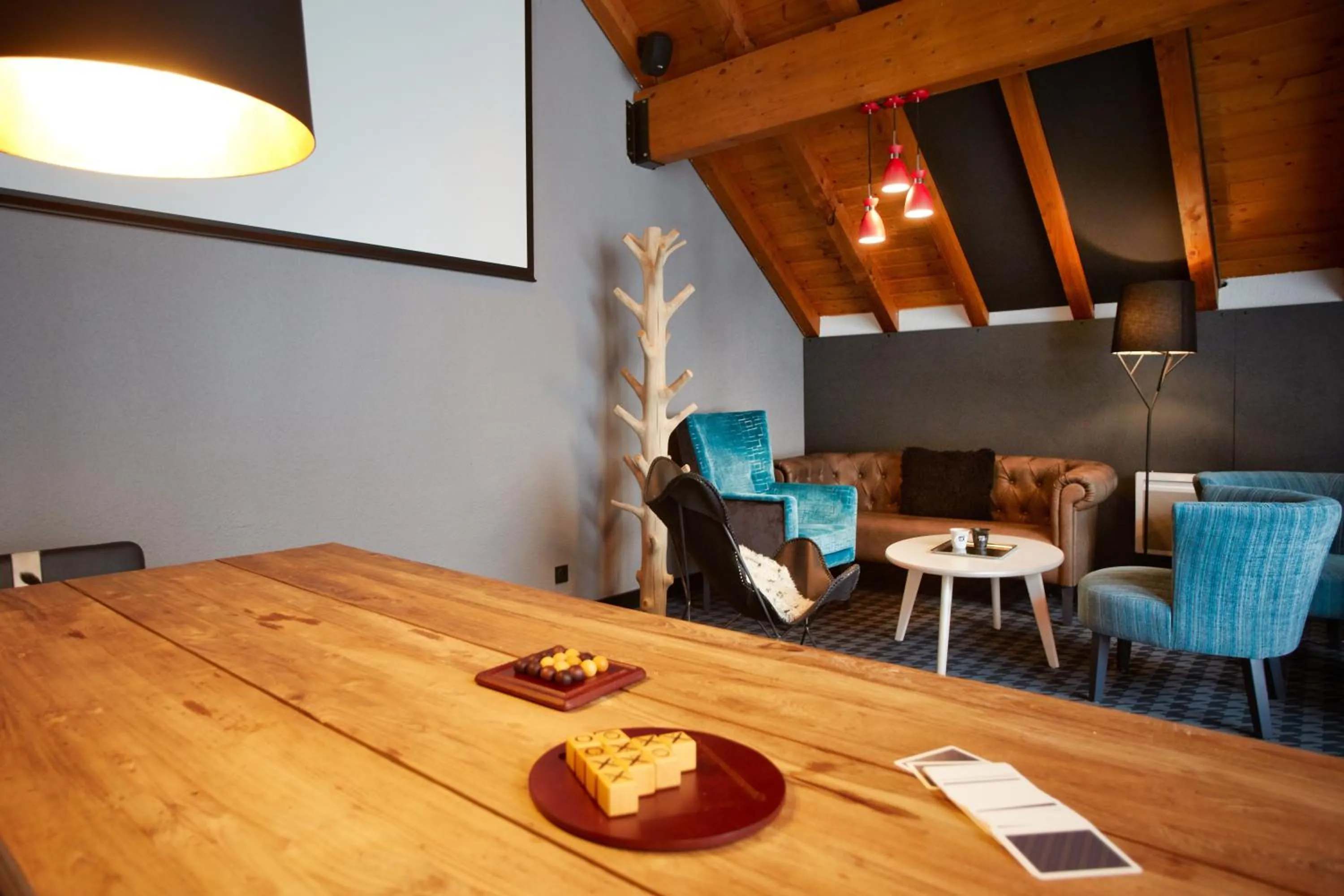 Communal lounge/ TV room in Moontain Hostel