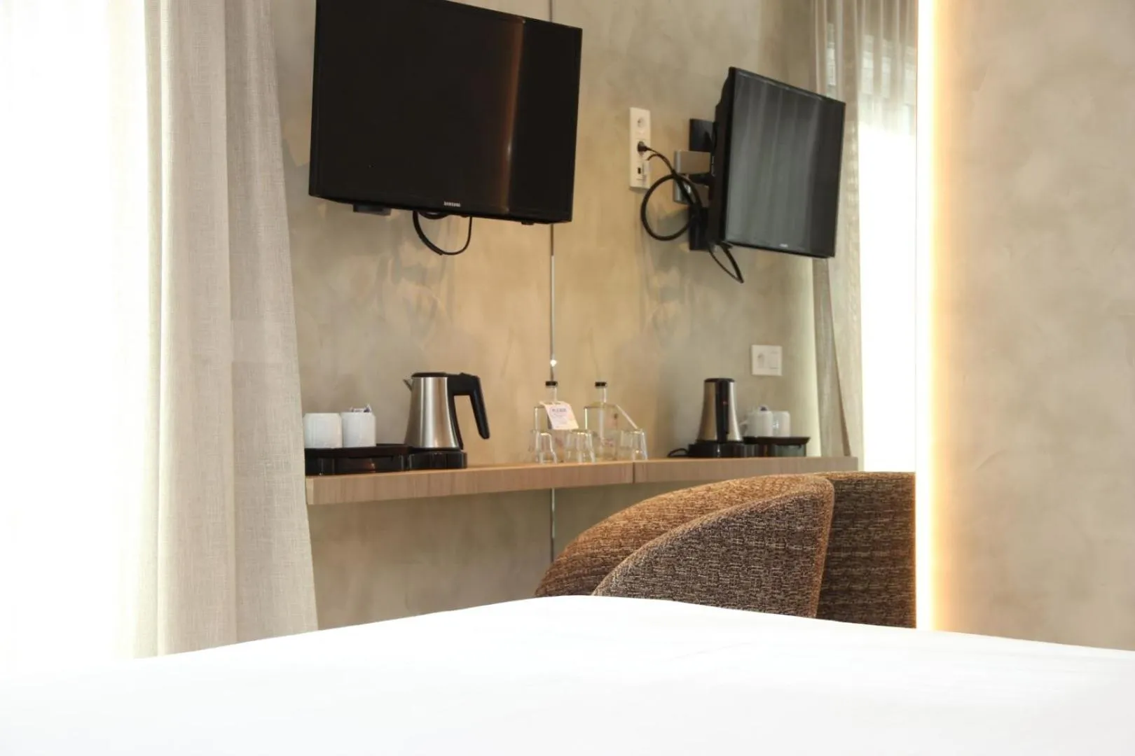 Seating area, Bed in Hotel Astoria Gent