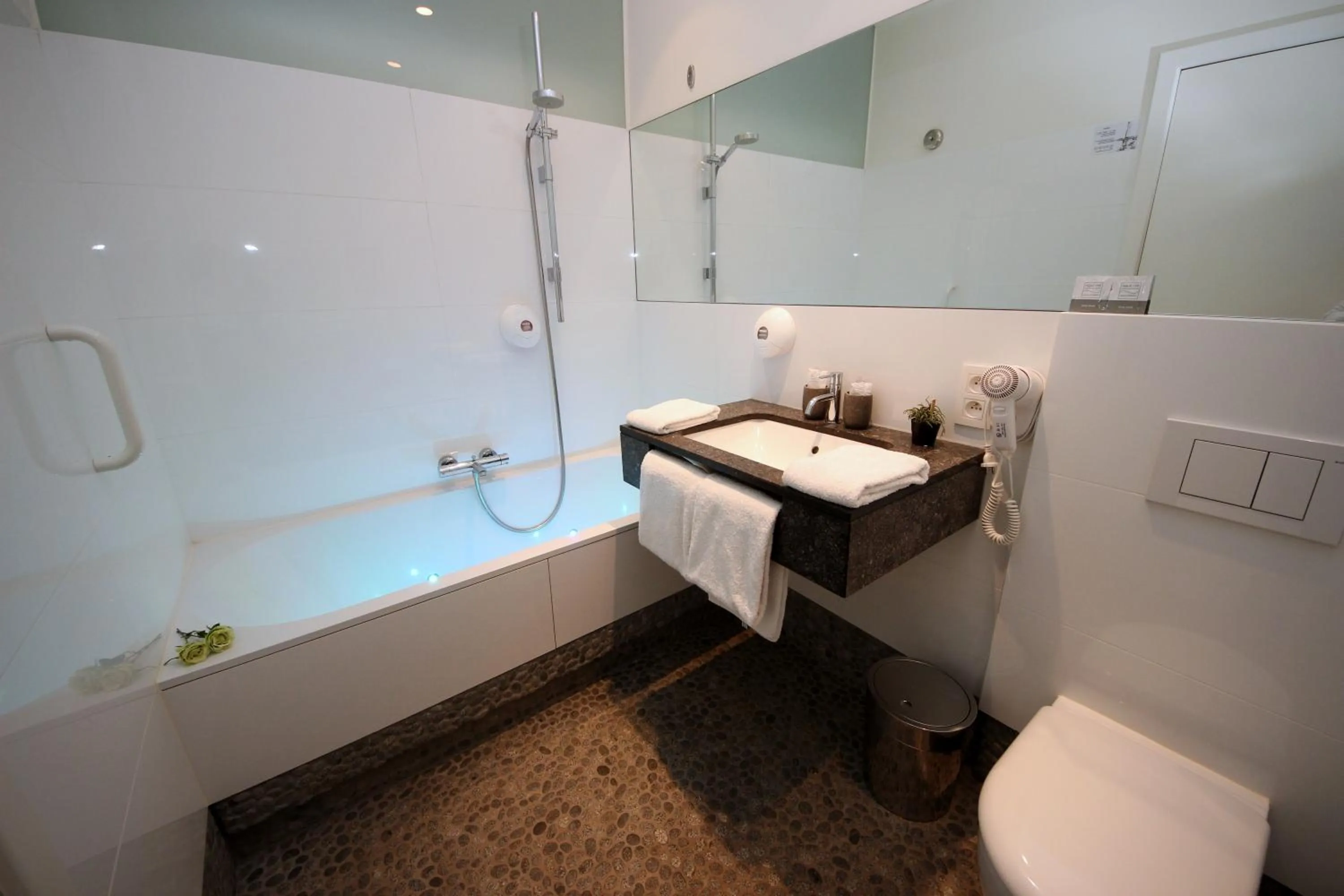 Bathroom in Hotel Astoria Gent