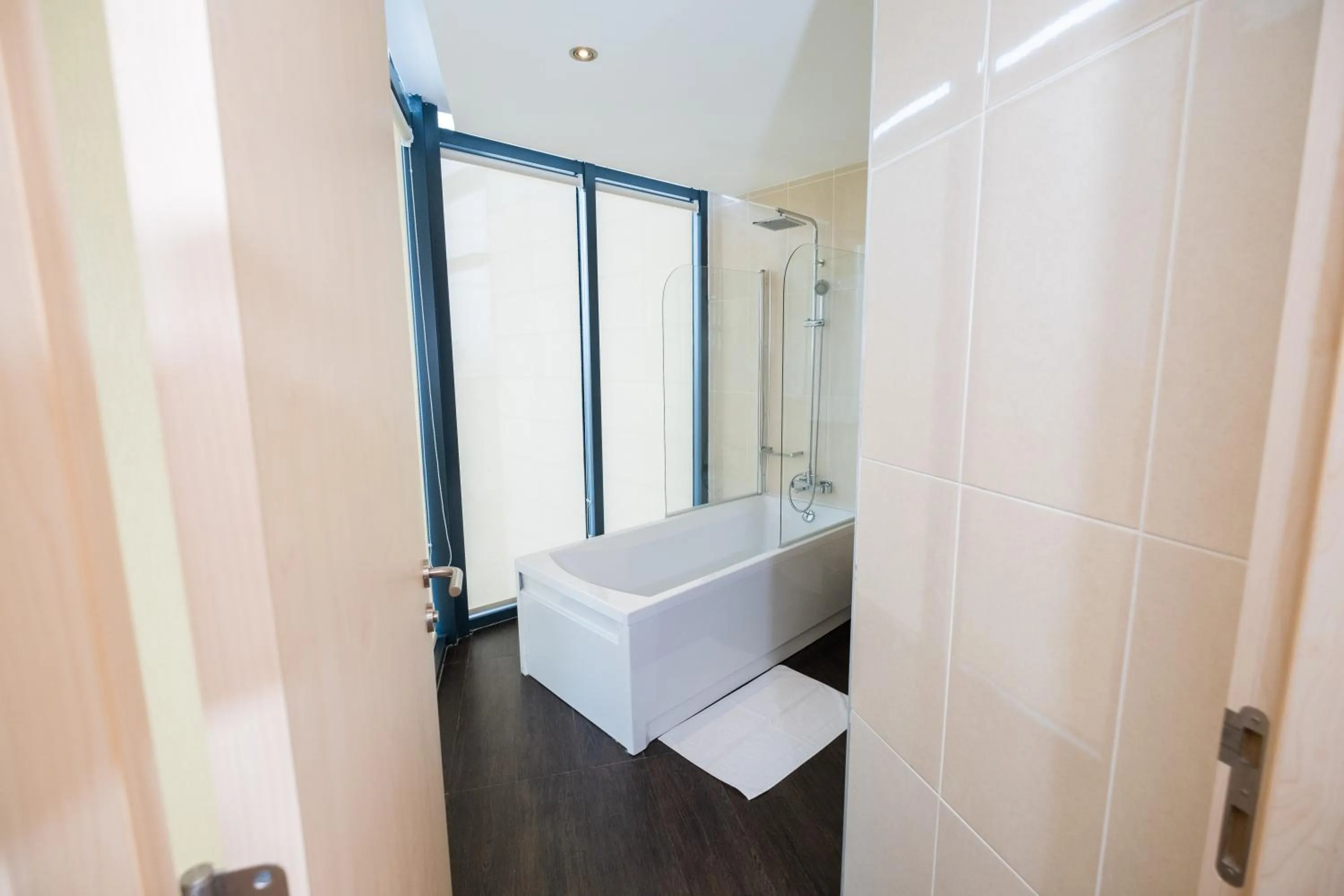 Bathroom, Bed in Azalaï Hôtel Abidjan