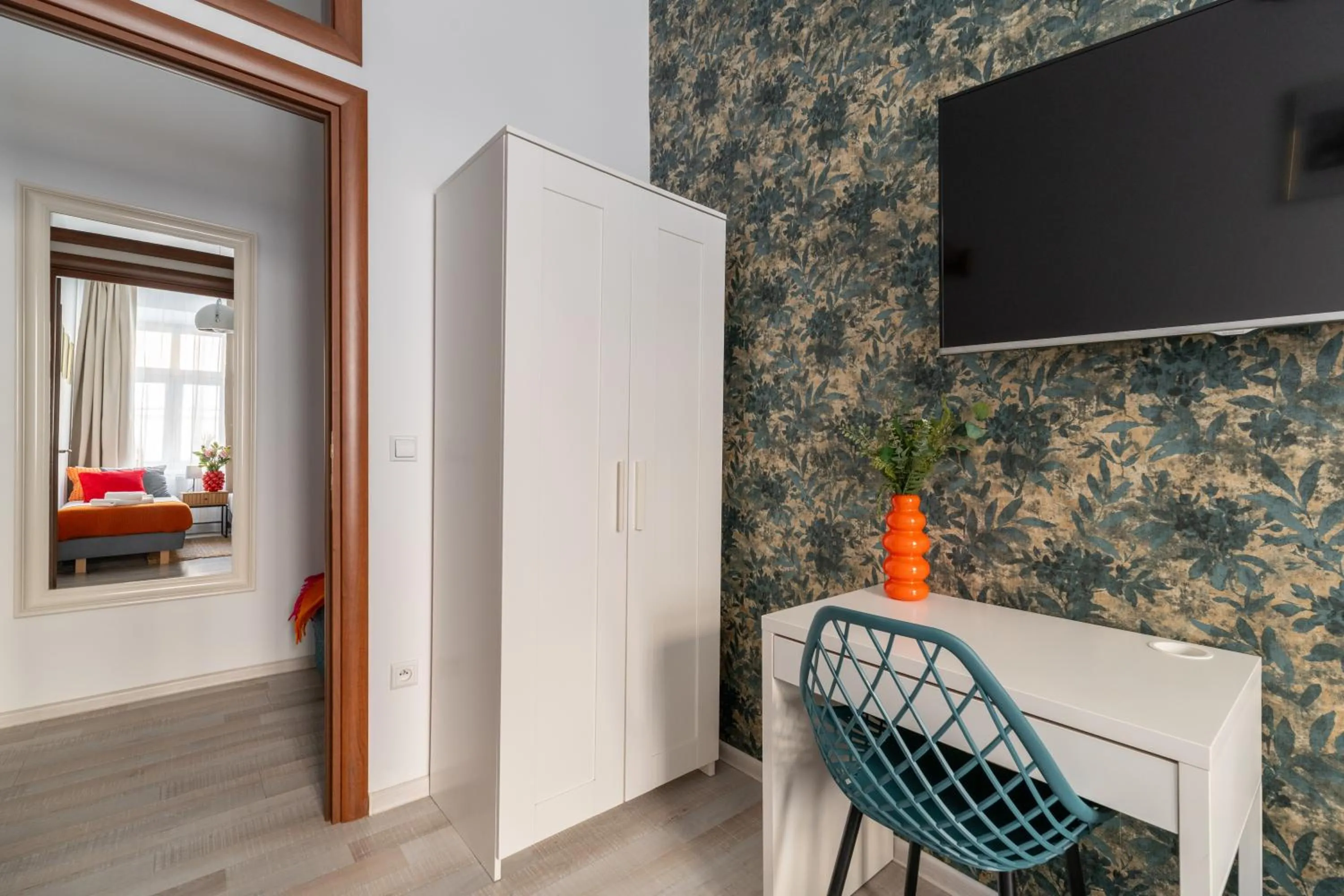 TV and multimedia, Bed in Horizon Apartments - Plac Nowy