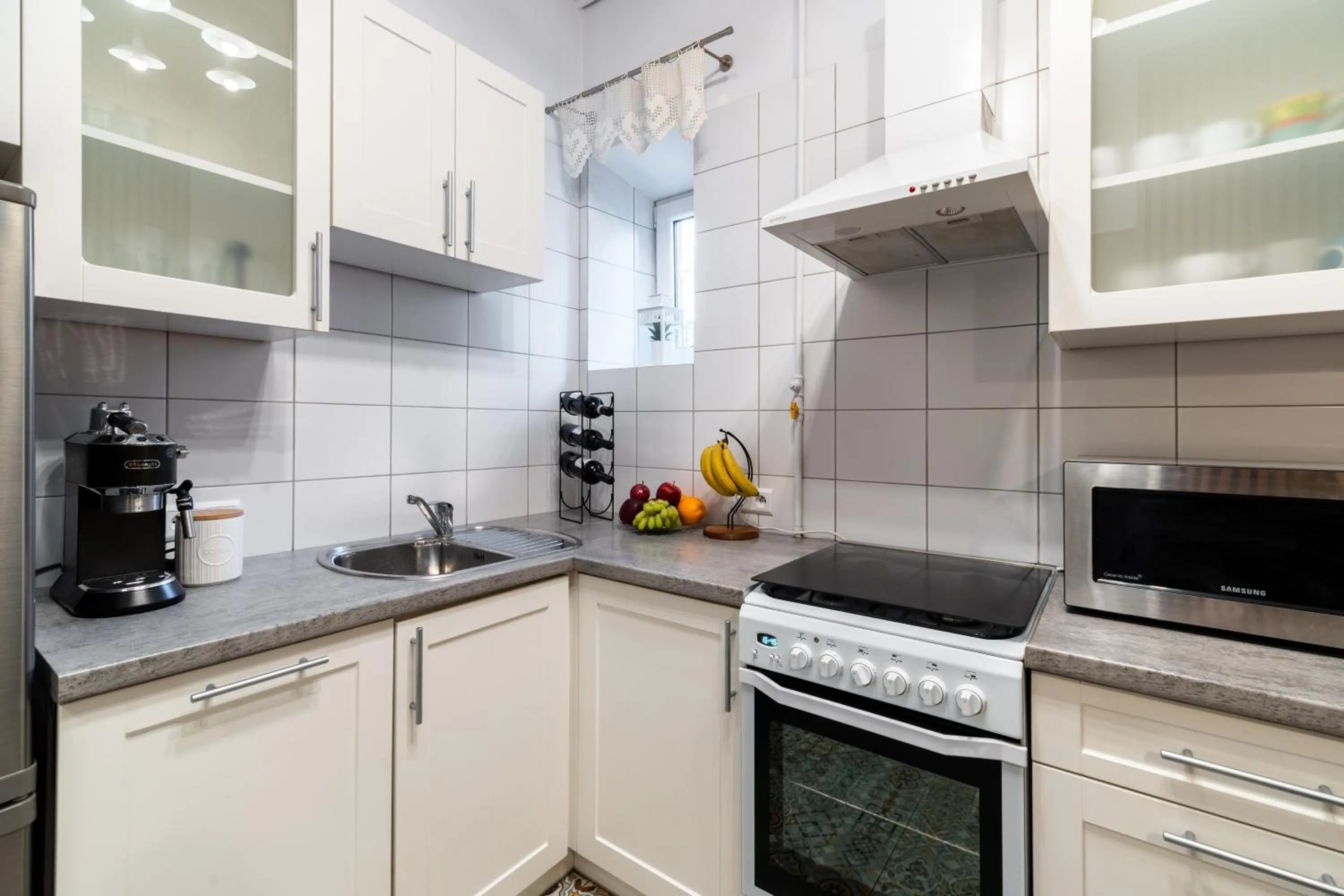 microwave in Horizon Apartments - Plac Nowy