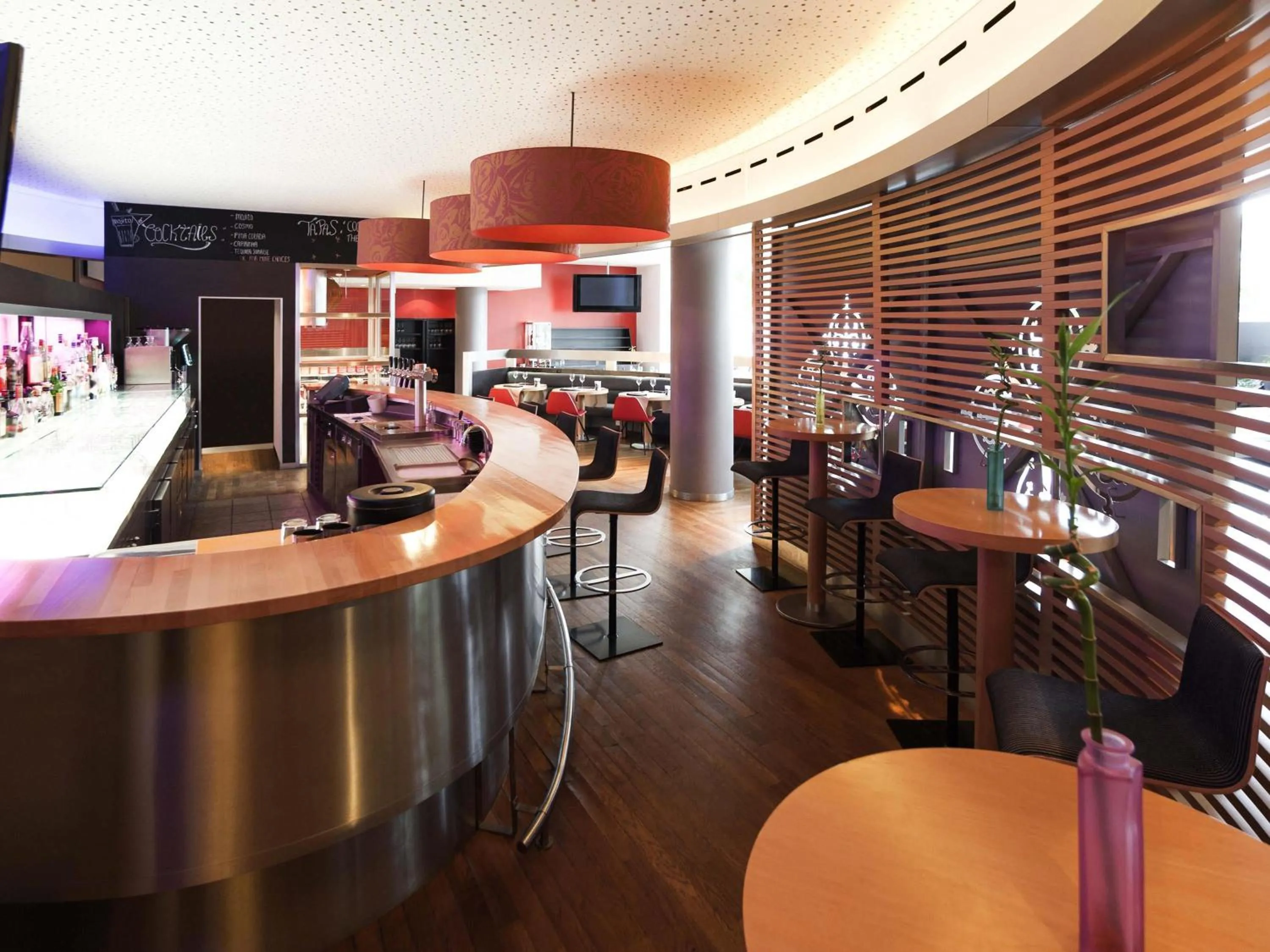 Lounge or bar in Novotel Leuven Centrum