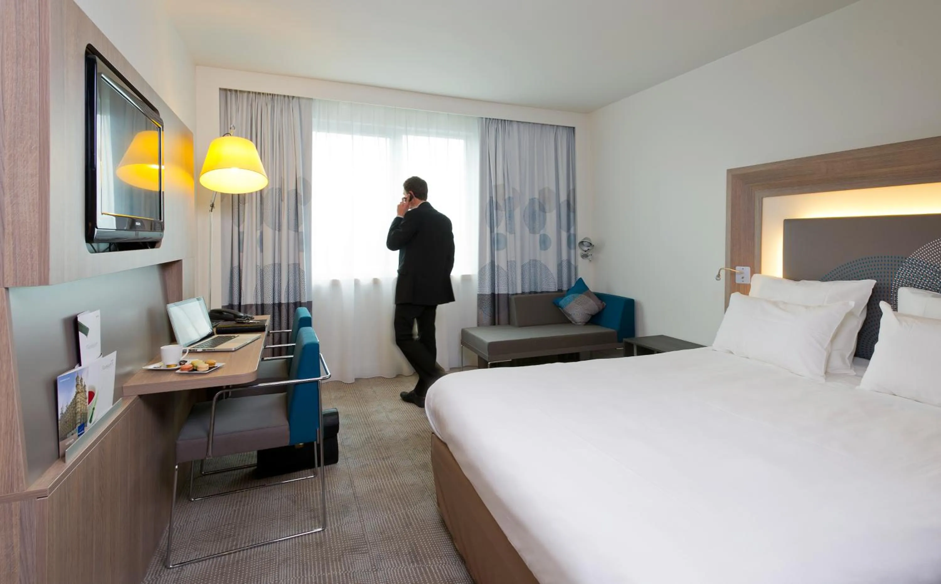 People, Bed in Novotel Leuven Centrum