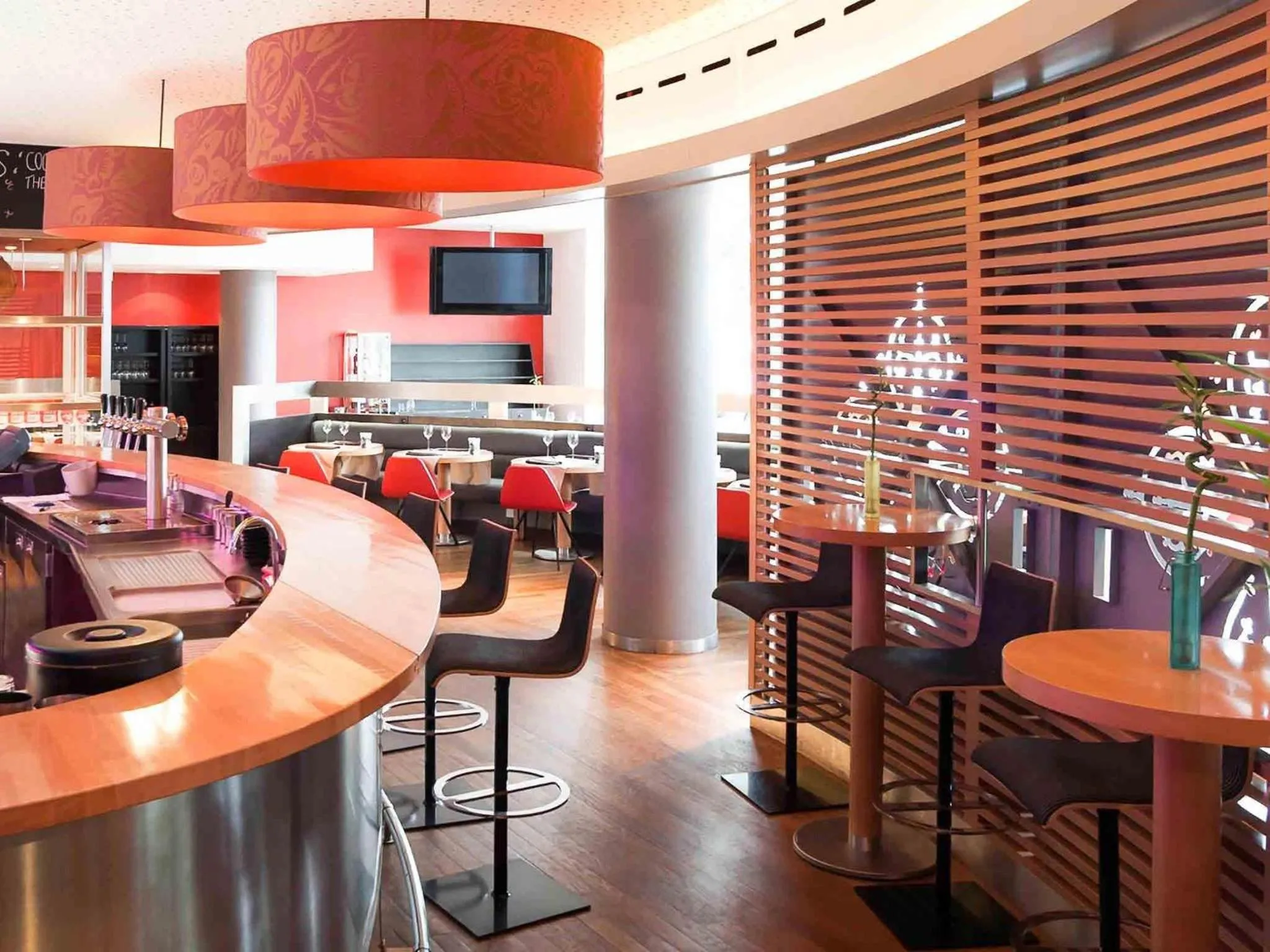 Lounge or bar in Novotel Leuven Centrum