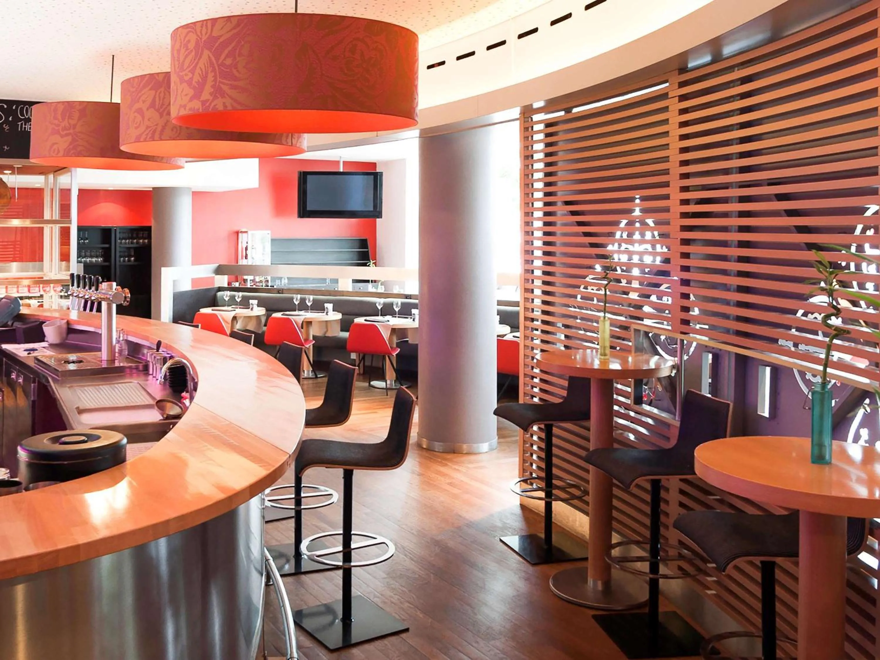 Lounge or bar in Novotel Leuven Centrum