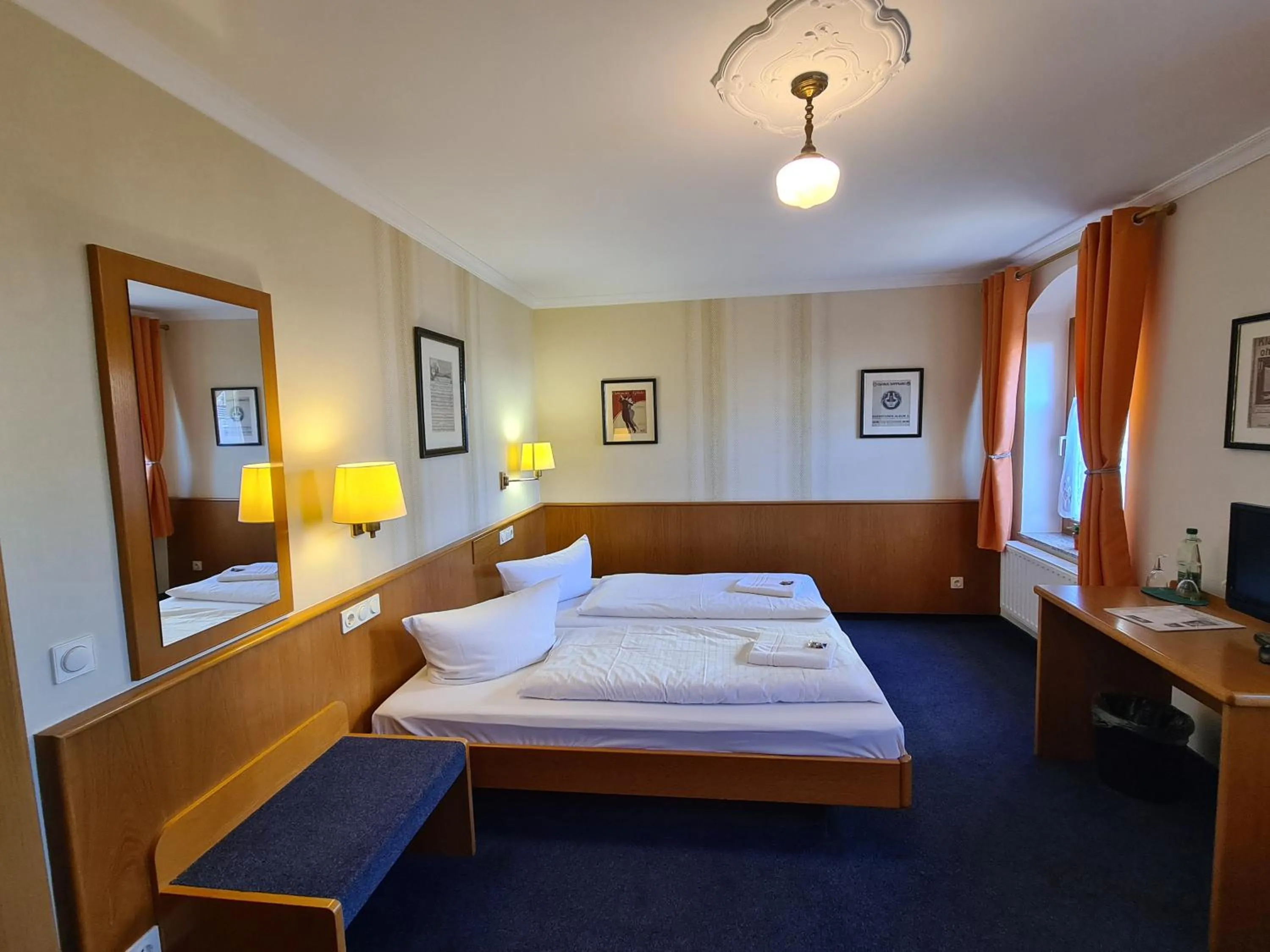 Photo of the whole room, Bed in Hotel Brauhaus Wittenberg