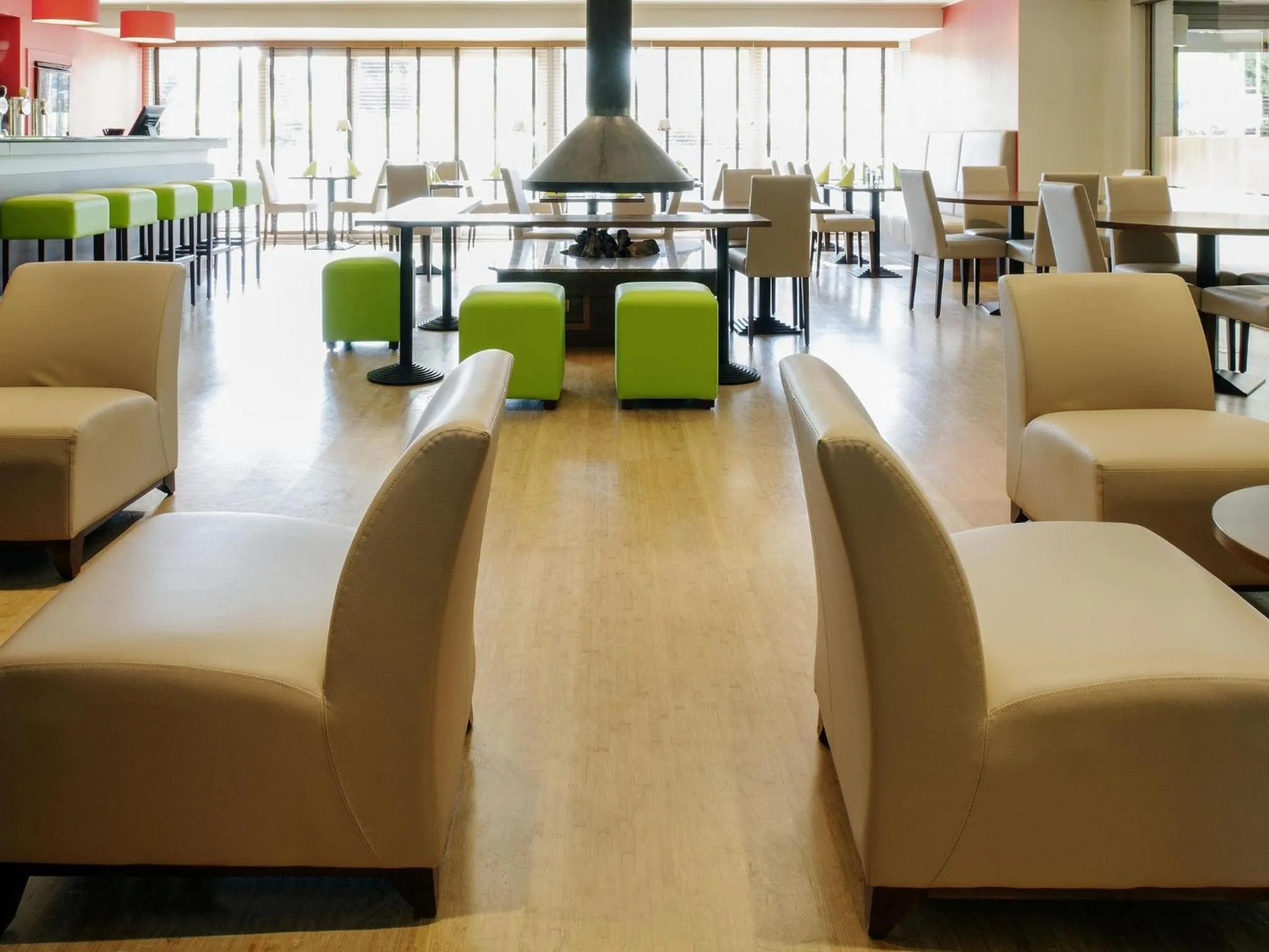 Lounge or bar in ibis Styles Louvain-la-Neuve Hotel and Events