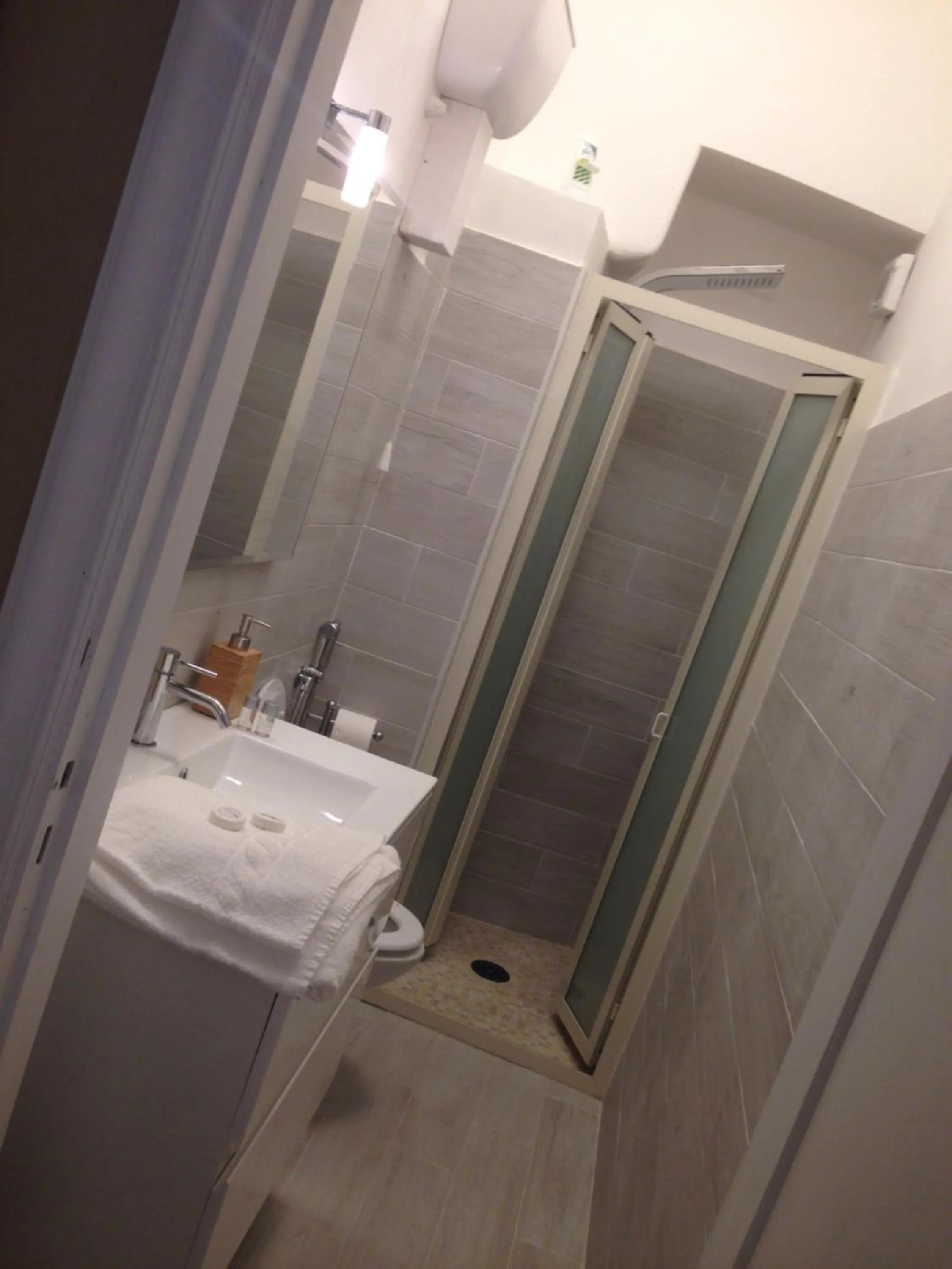 Bathroom in Affittacamere Cecco Rooms