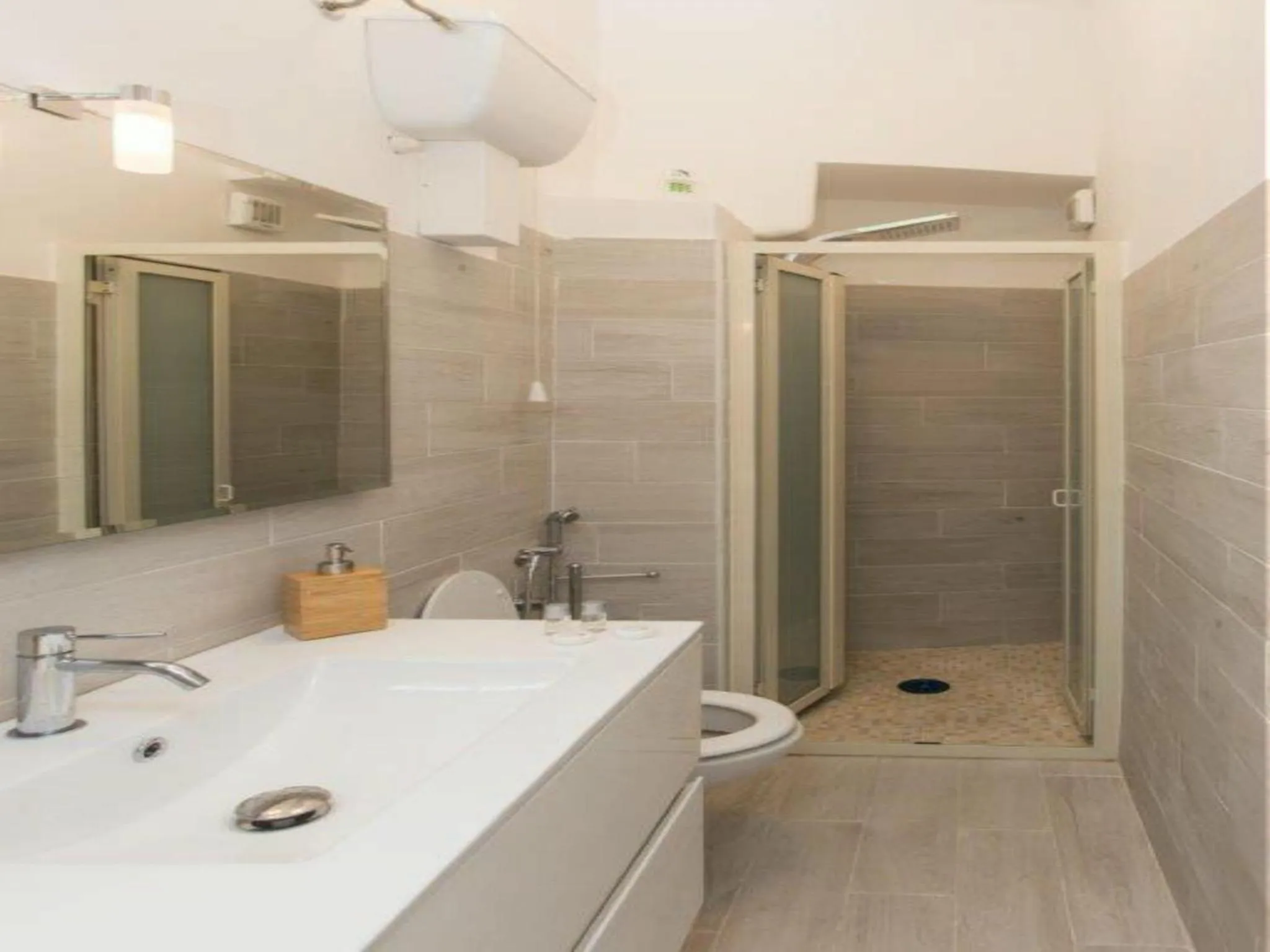 Bathroom in Affittacamere Cecco Rooms