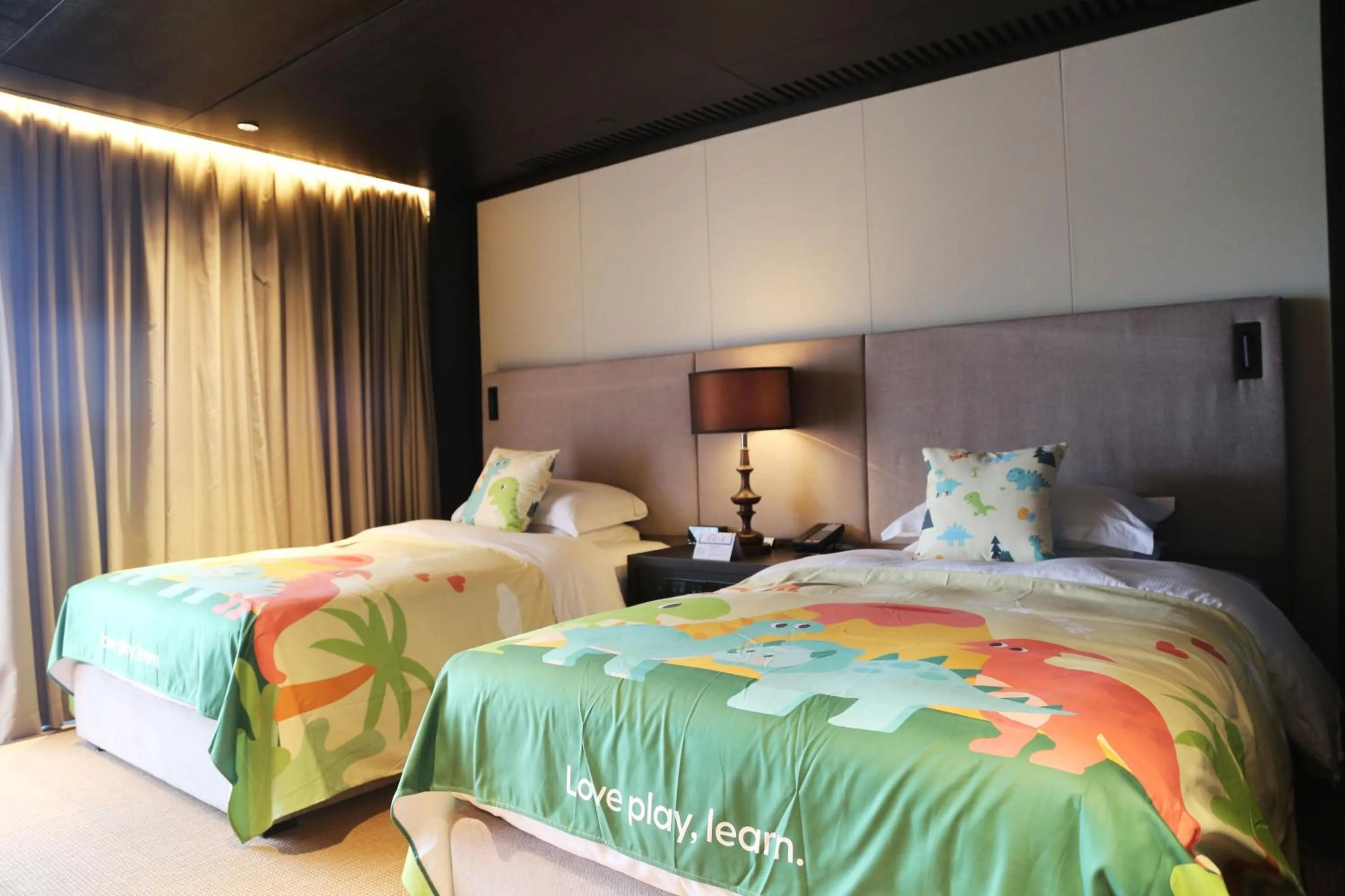 Bedroom, Bed in Hilton Ningbo Dongqian Lake