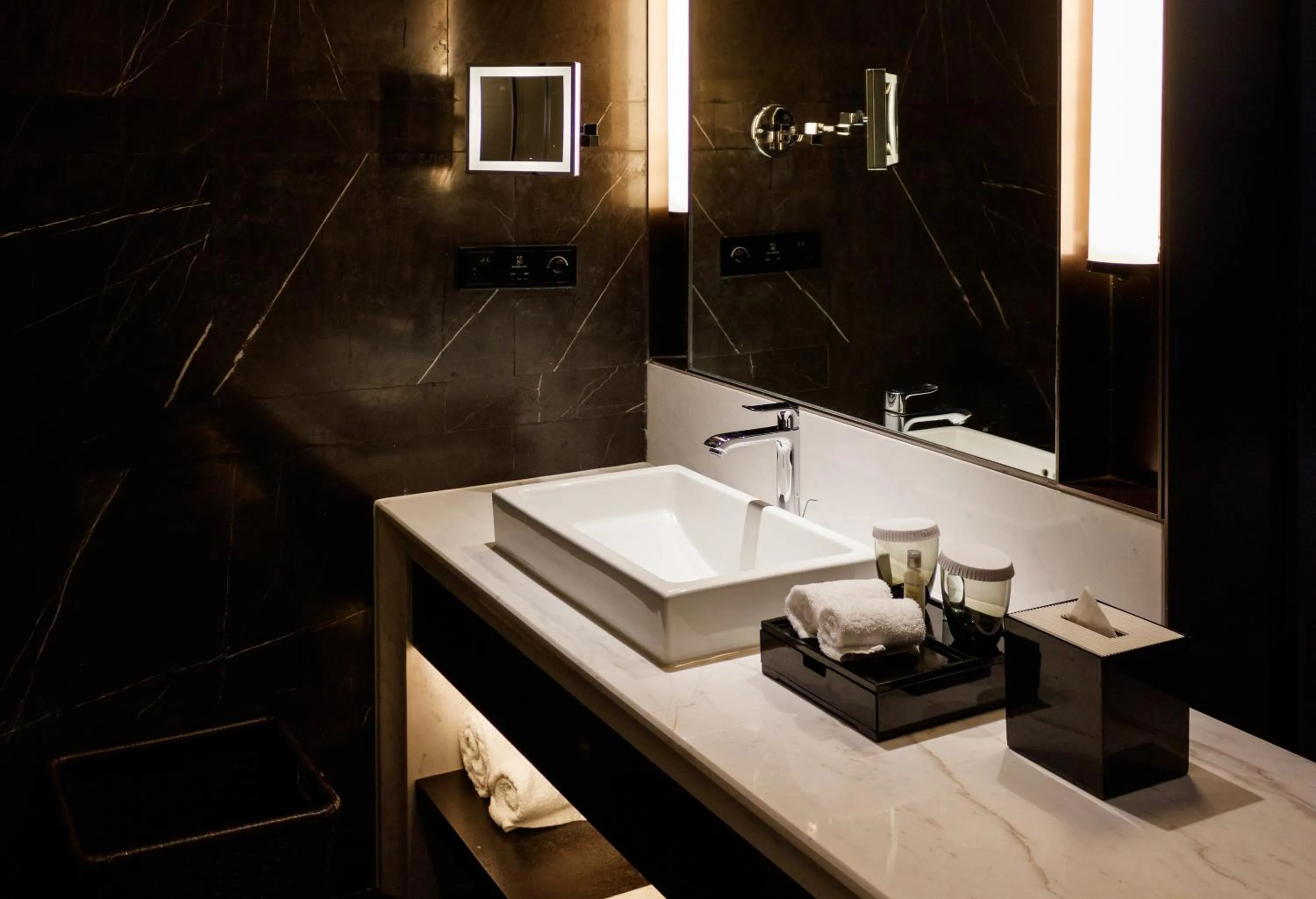 Bathroom in Hilton Ningbo Dongqian Lake