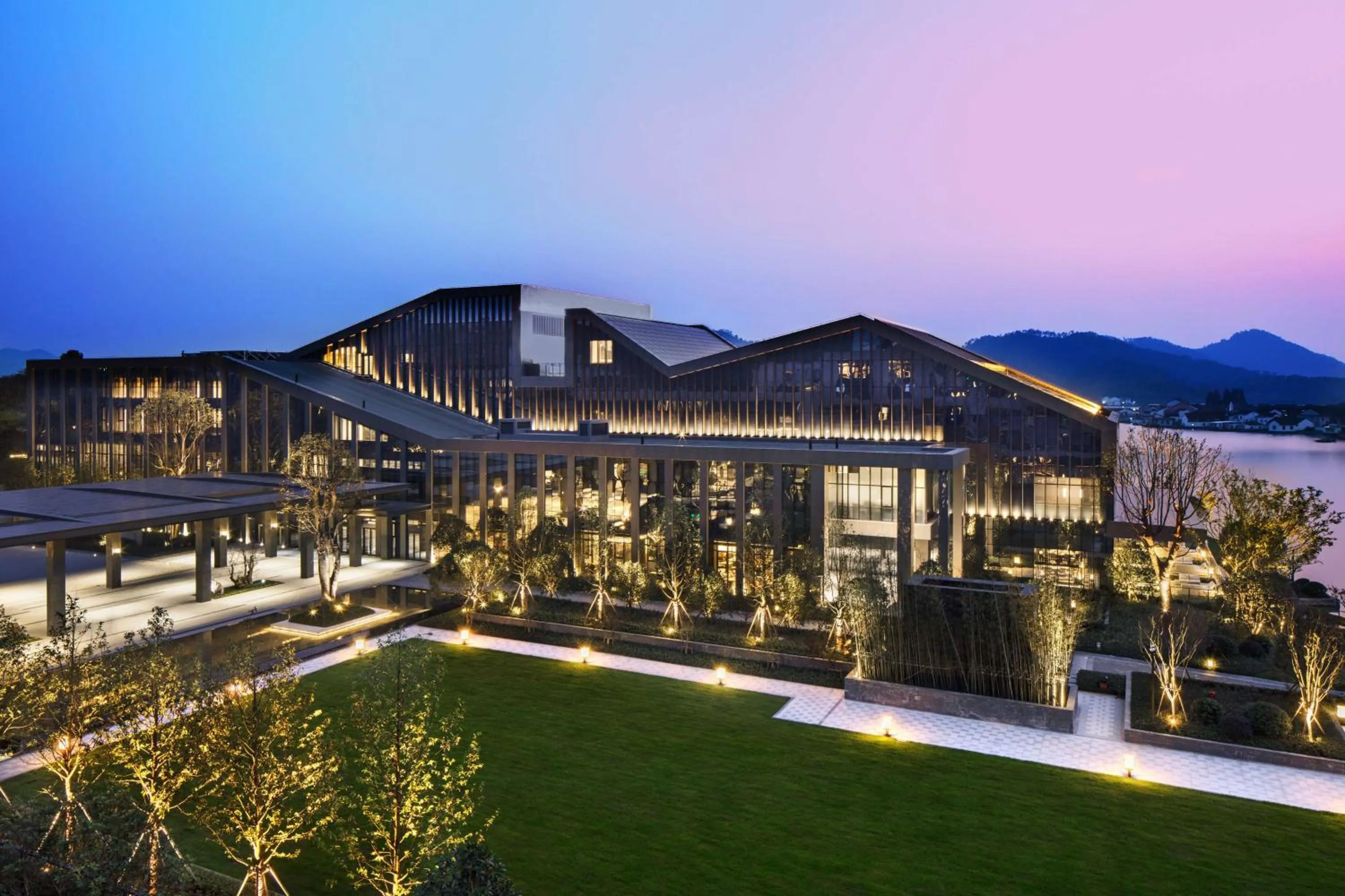 Property building in Hilton Ningbo Dongqian Lake