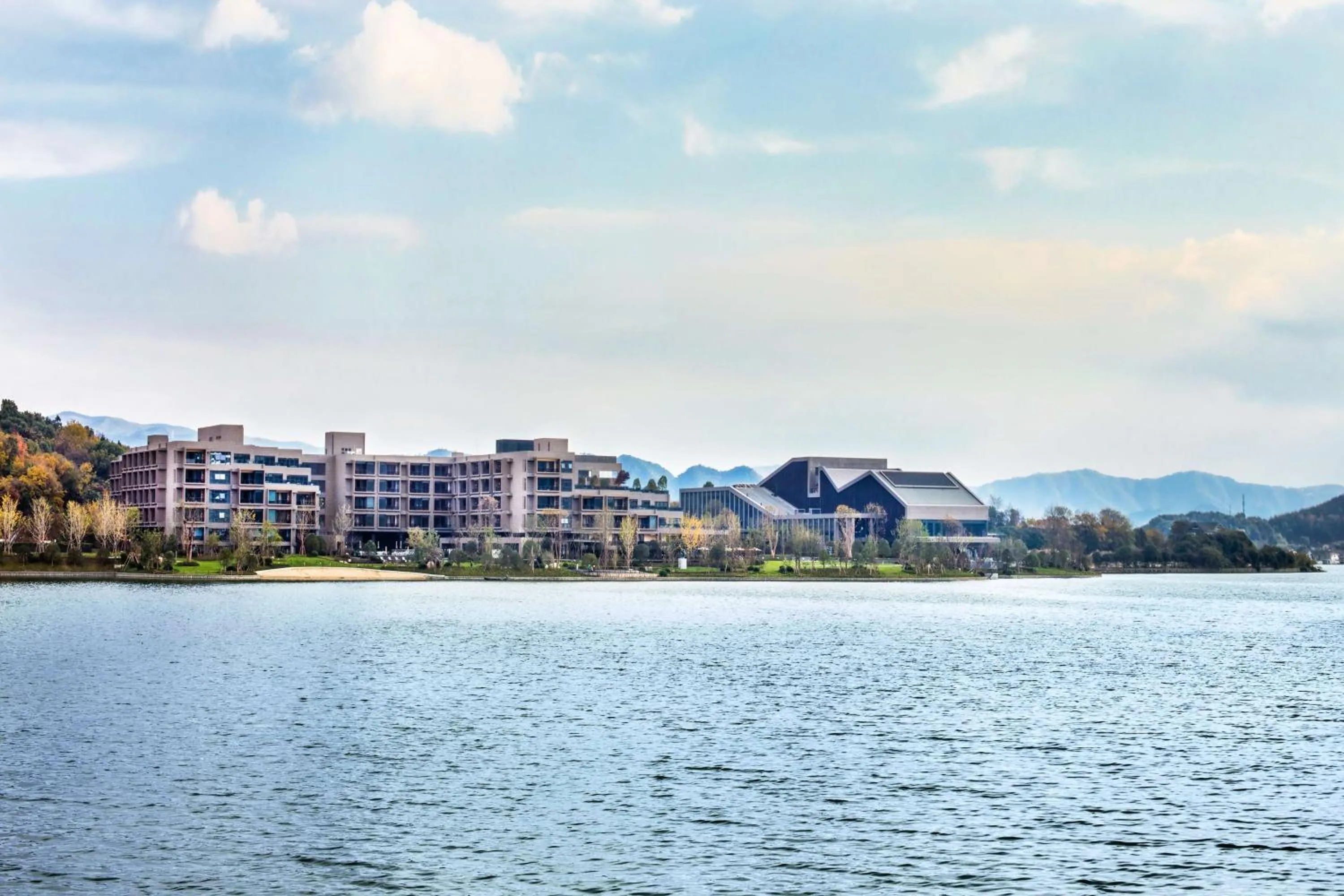 Property building in Hilton Ningbo Dongqian Lake