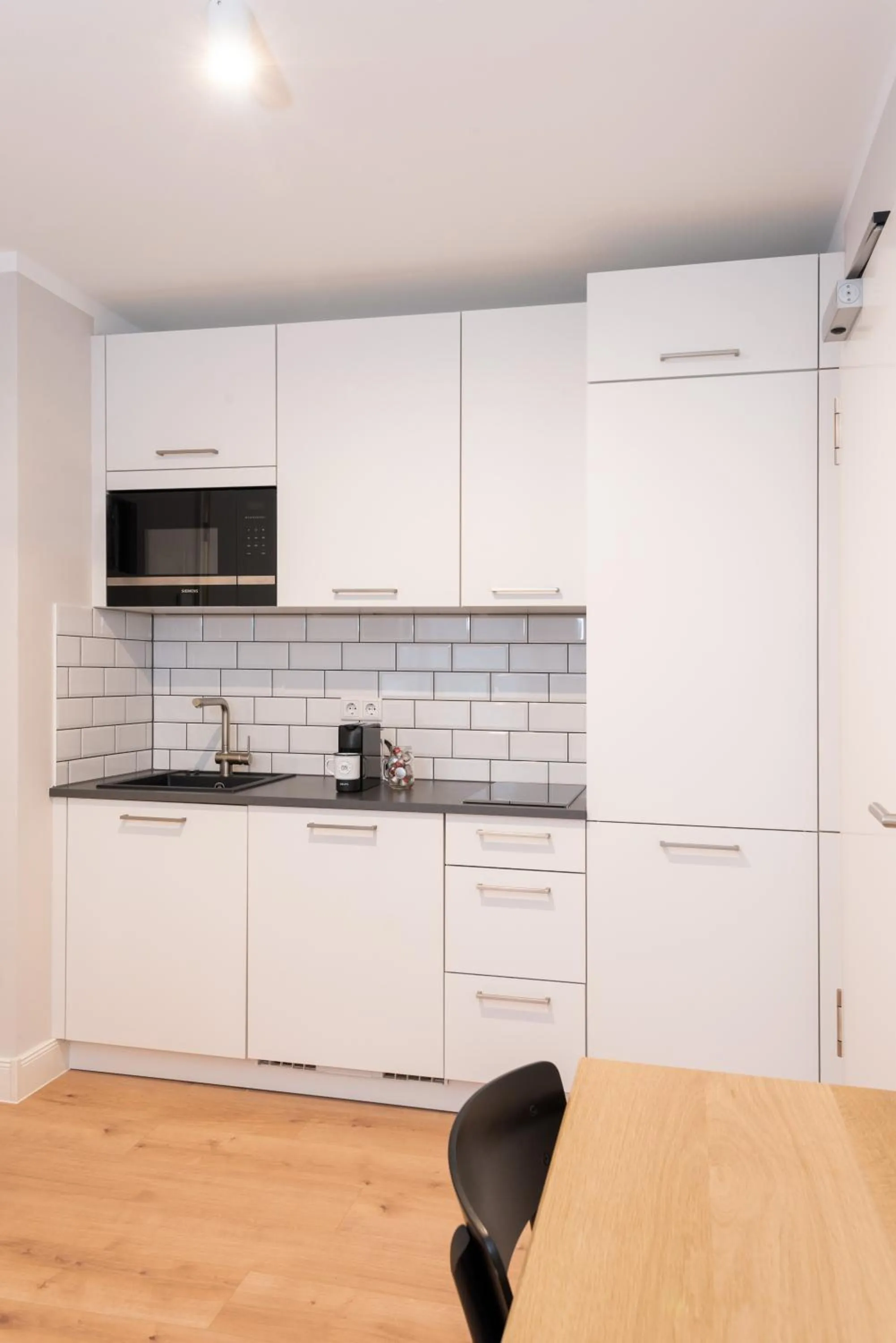 Kitchen or kitchenette in The Woodmans Airport Boardinghouse