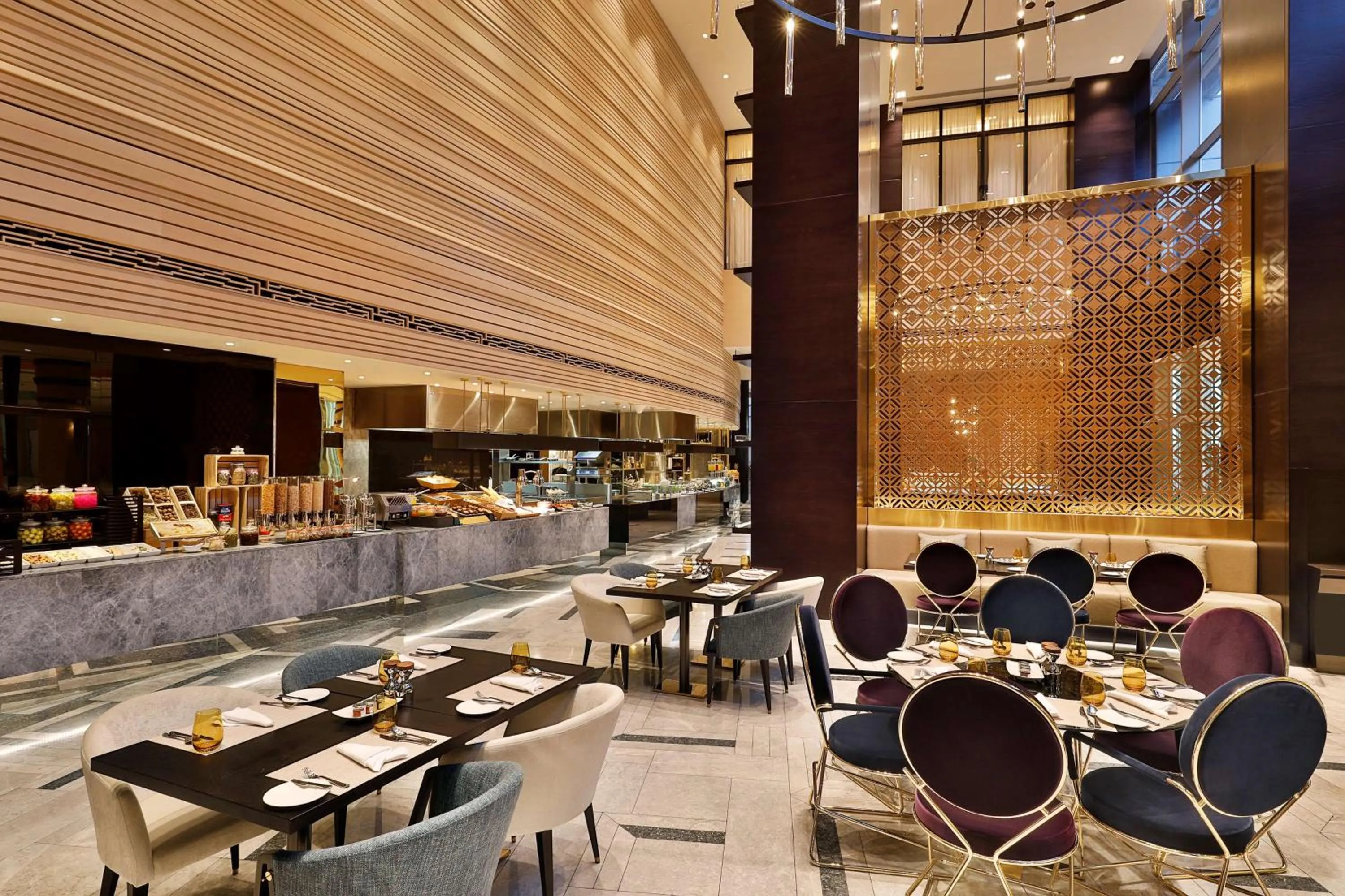 Restaurant/places to eat in AlRayyan Hotel Doha, Curio Collection by Hilton