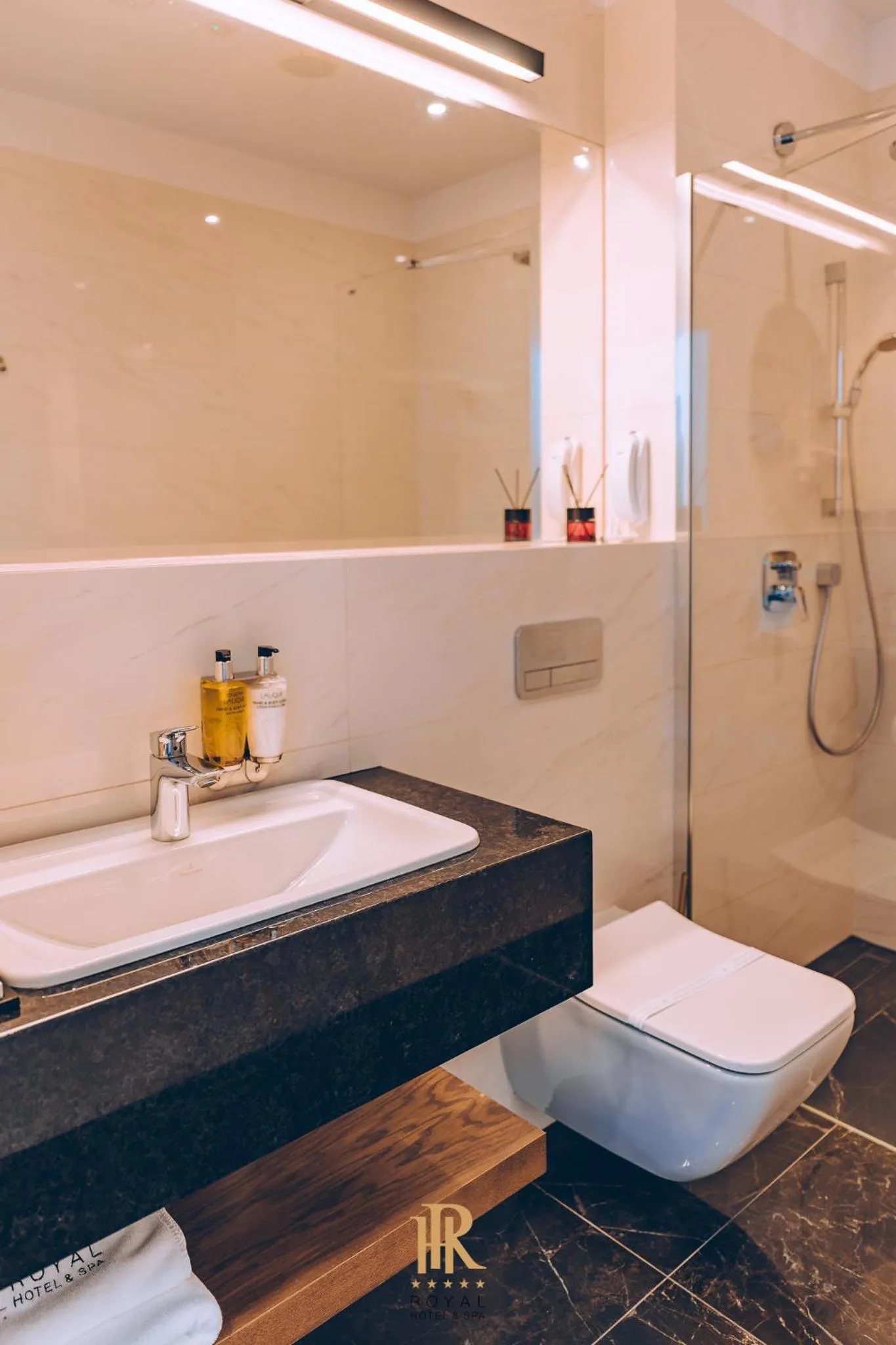 Shower in Hotel Royal & Spa