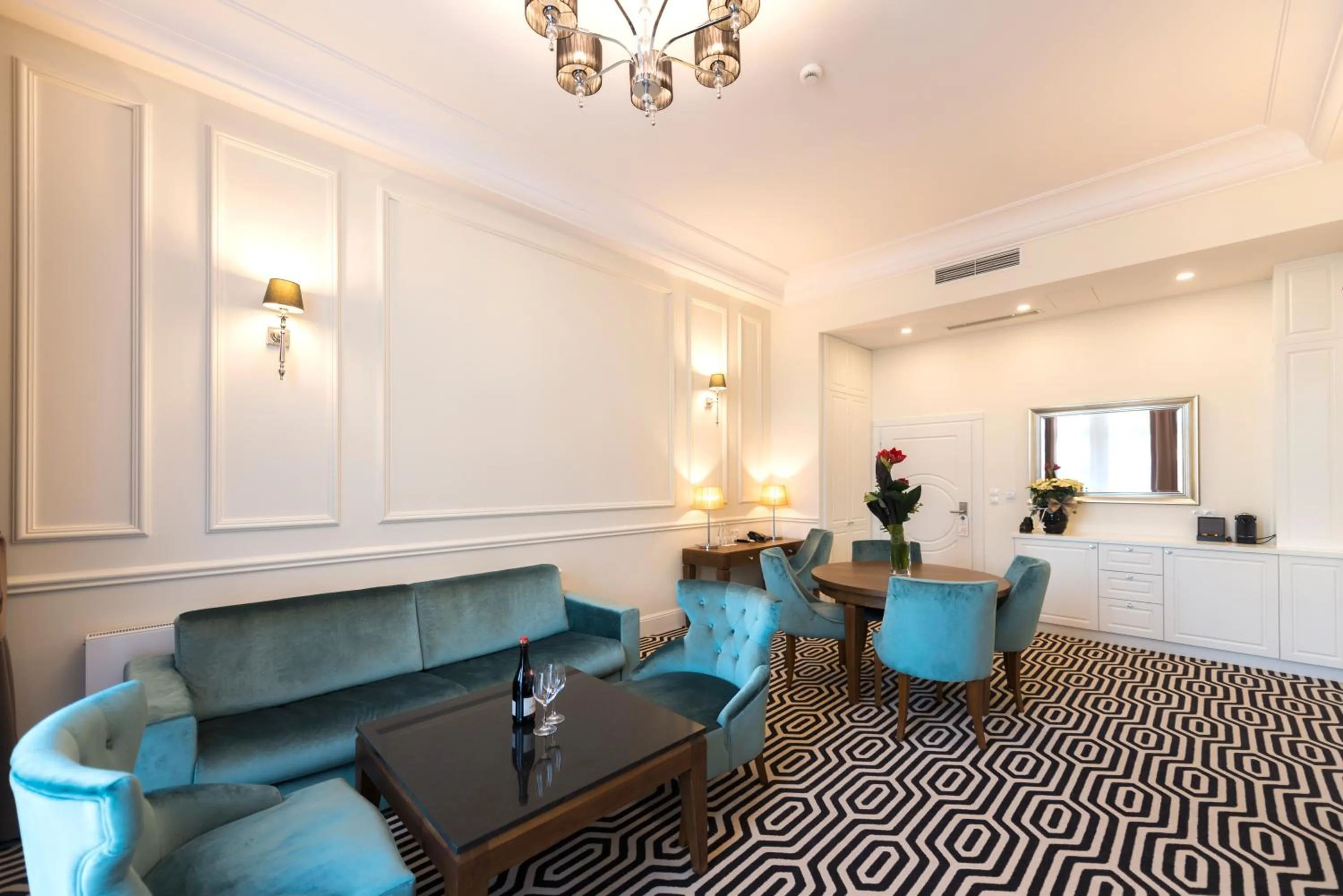 Living room in Hotel Royal & Spa