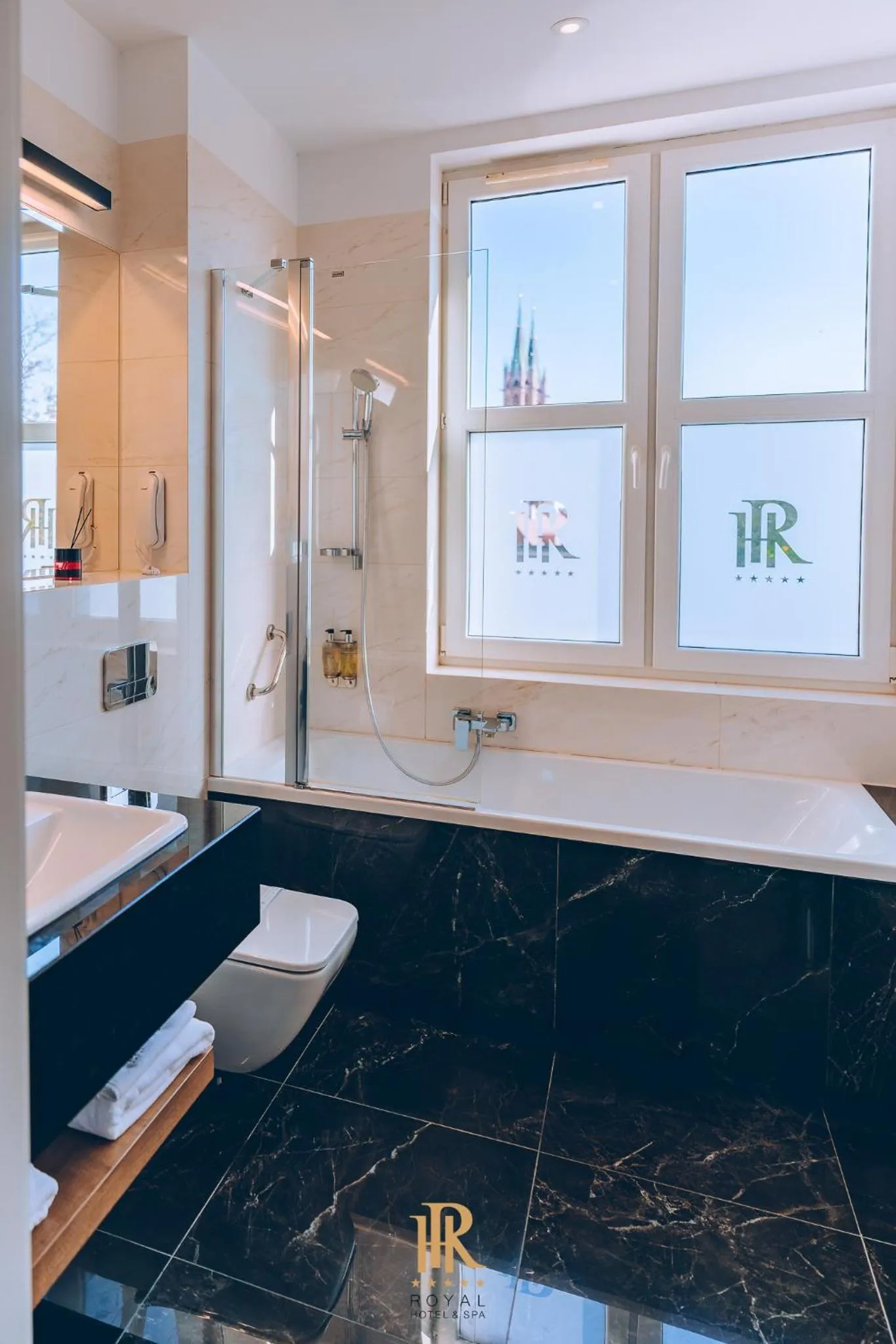 Toilet in Hotel Royal & Spa