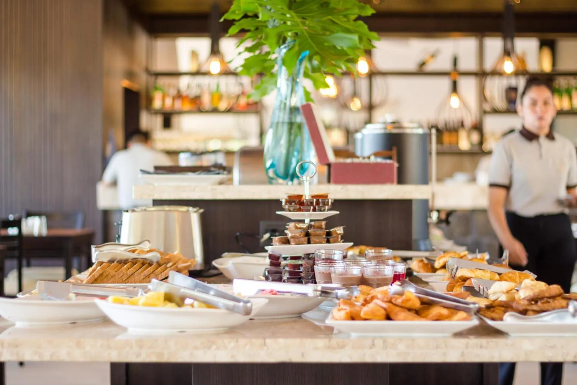 Restaurant/places to eat in Pirayu Hotel & Resort