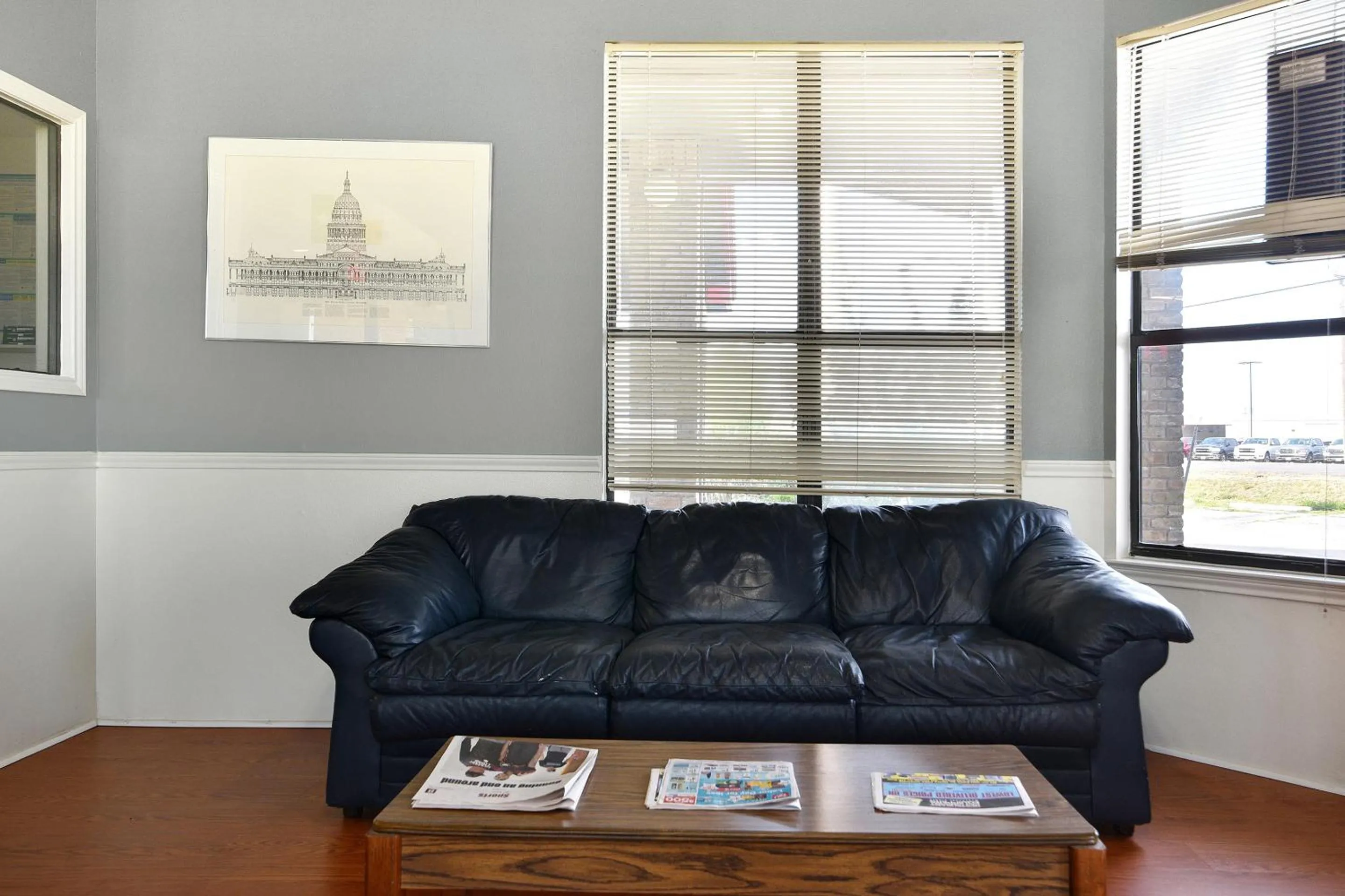 Seating area in Americas Best Value Inn Lockhart TX