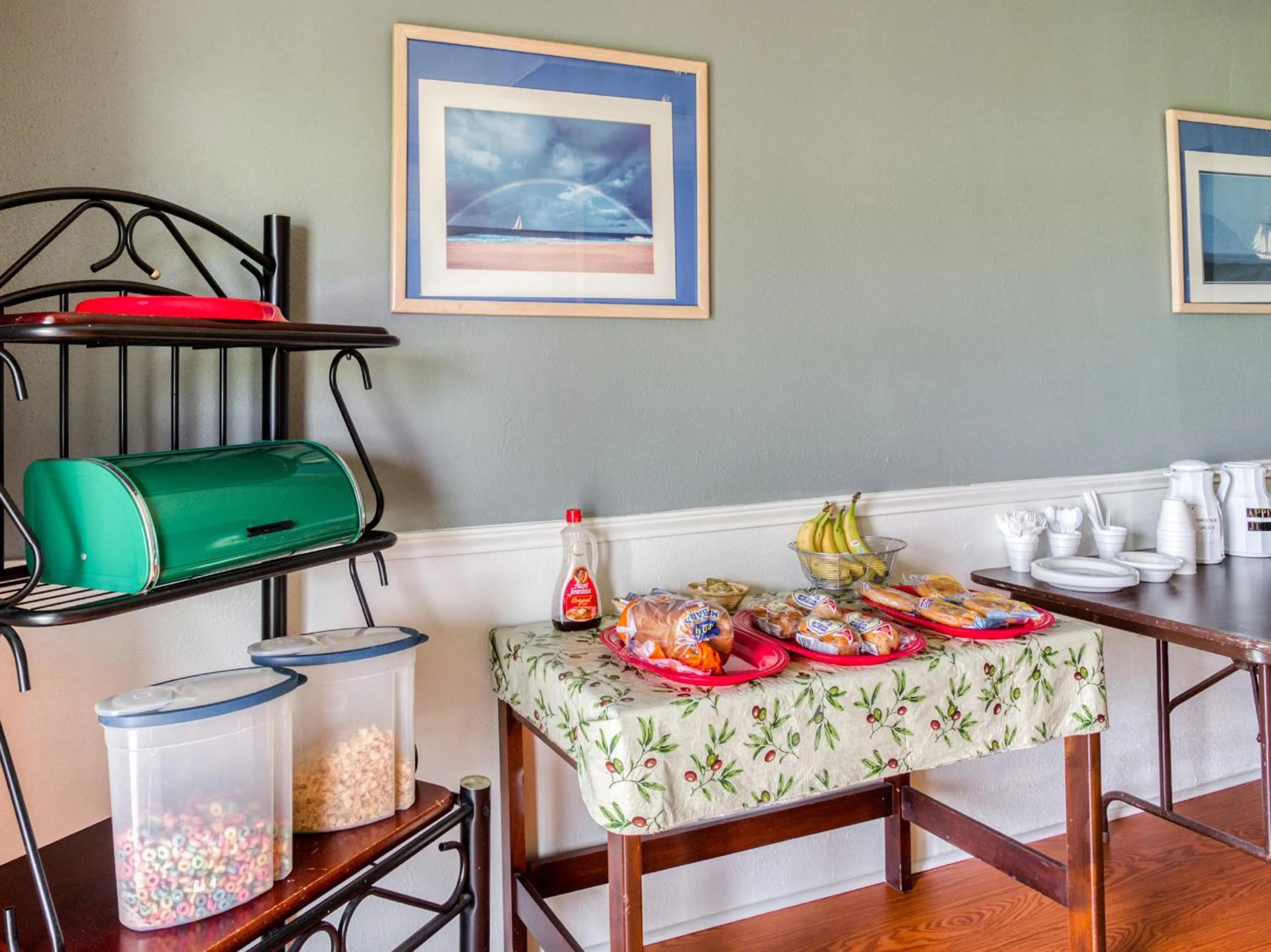 Continental breakfast in Americas Best Value Inn Lockhart TX