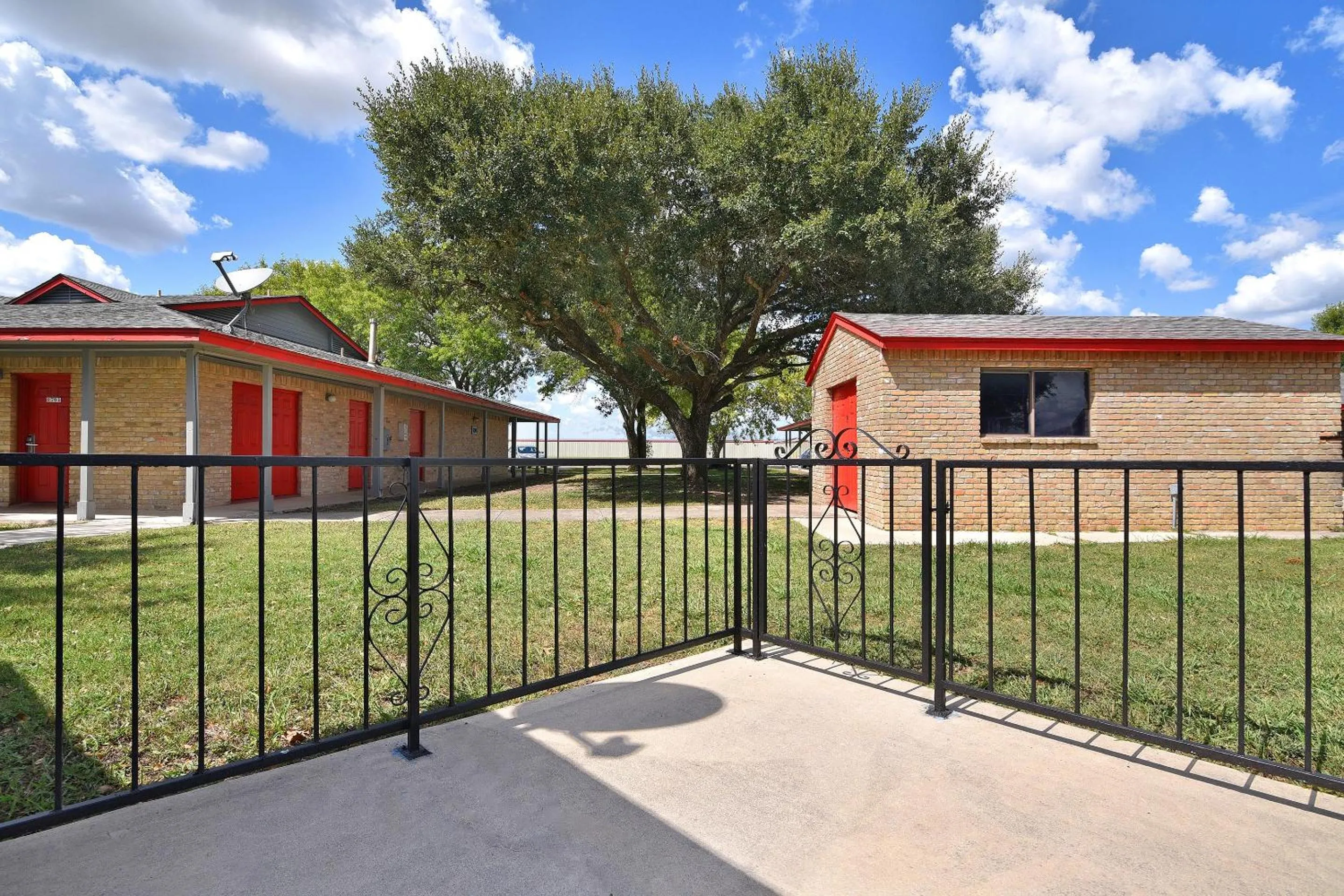 Balcony/Terrace in Americas Best Value Inn Lockhart TX