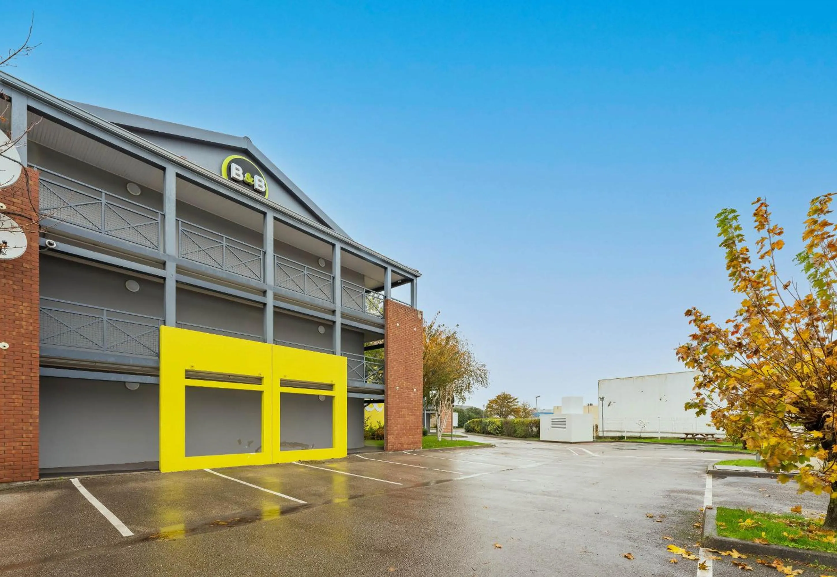 Property building in B&B HOTEL CALAIS Coquelles Tunnel sous La Manche