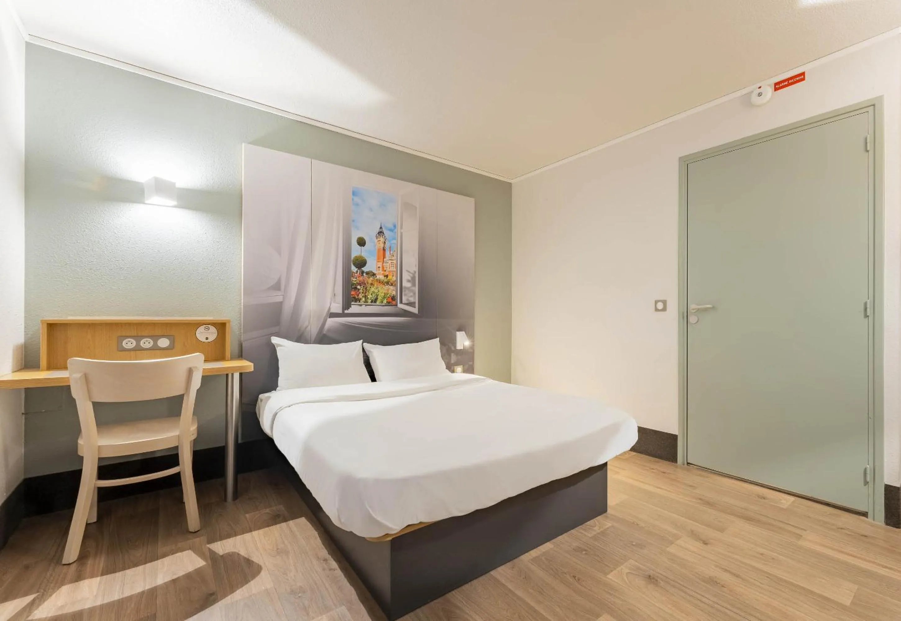 Bed in B&B HOTEL CALAIS Coquelles Tunnel sous La Manche