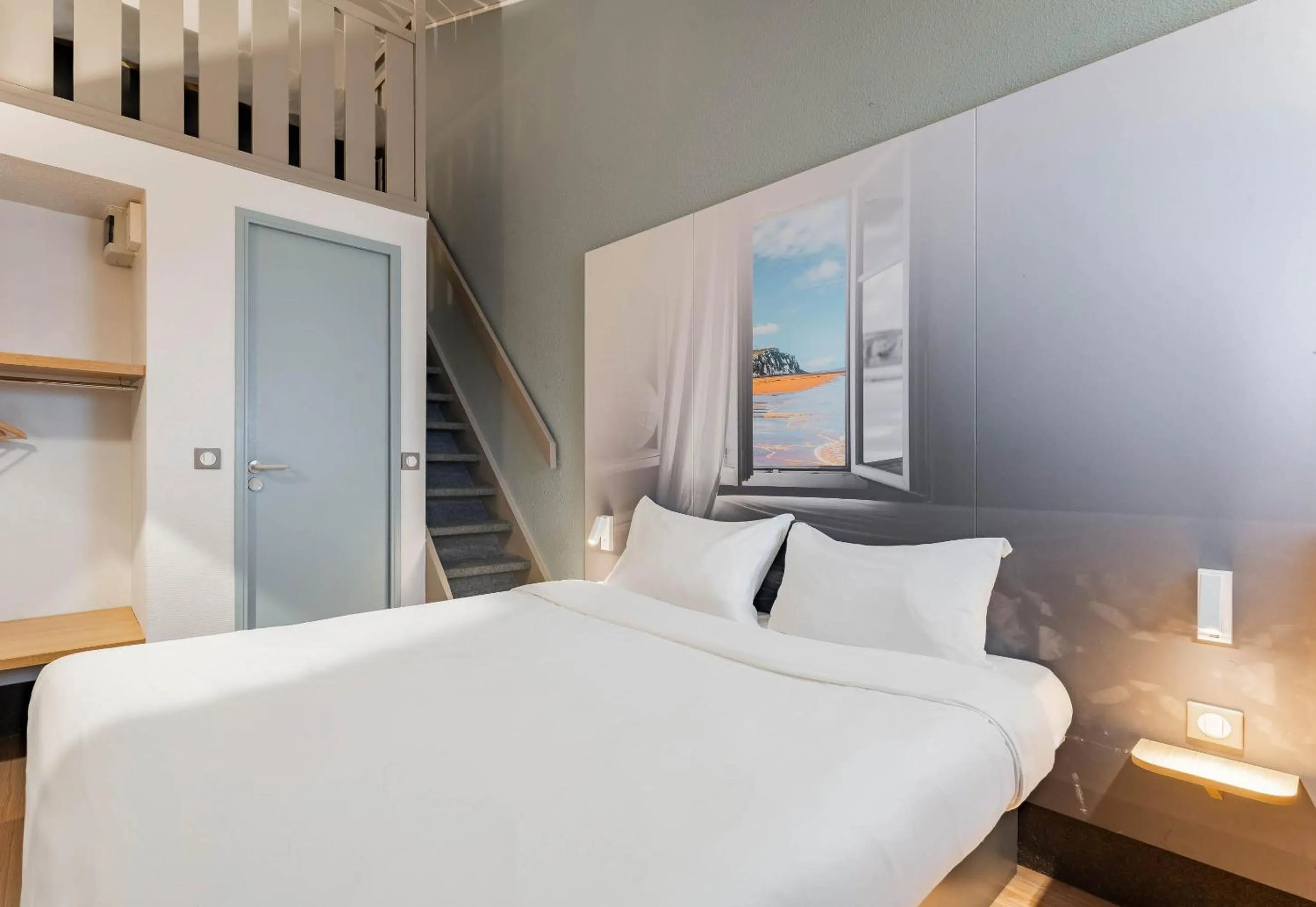 Bed in B&B HOTEL CALAIS Coquelles Tunnel sous La Manche