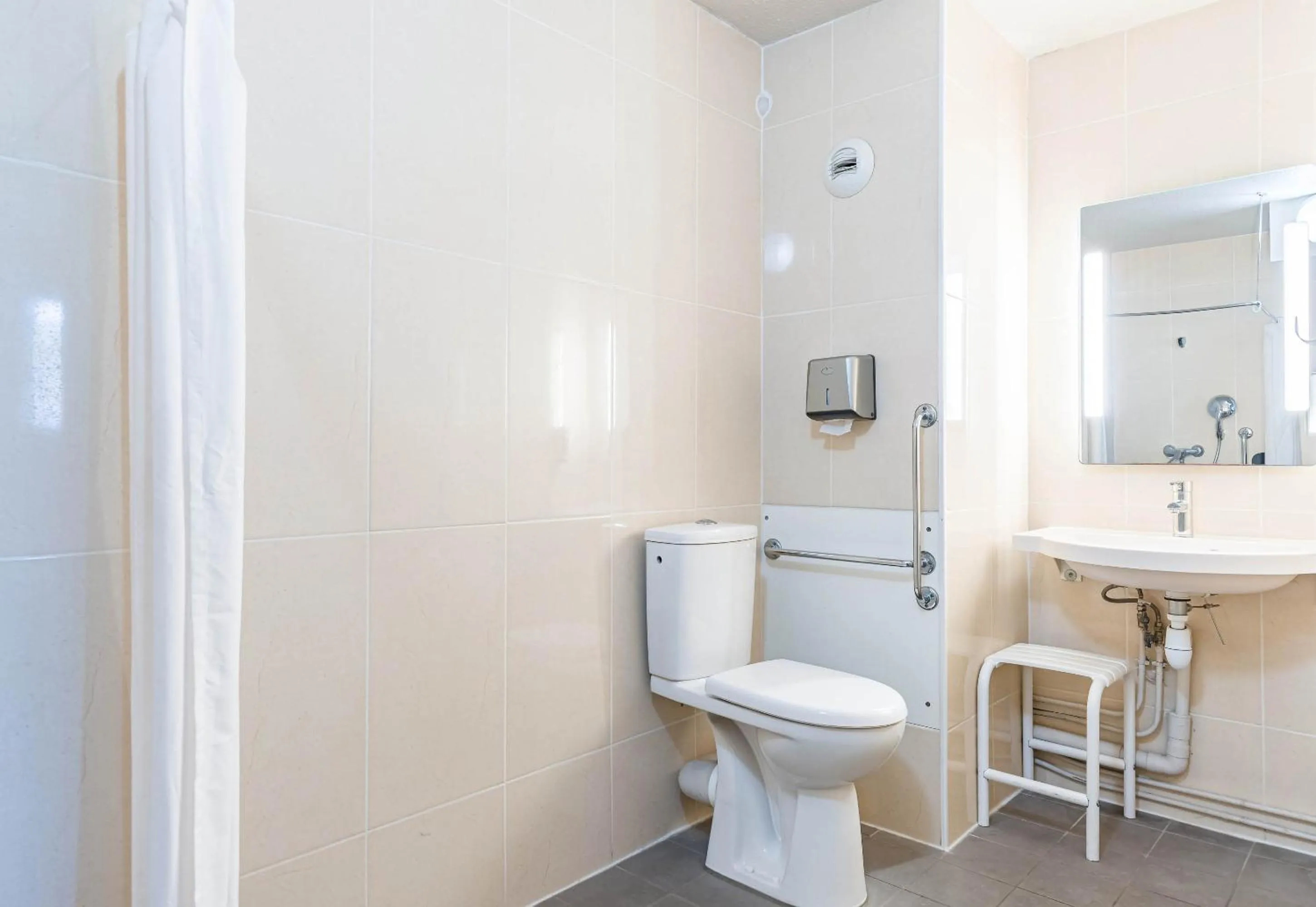 Bathroom in B&B HOTEL TOURS Sud Joué-lès-Tours