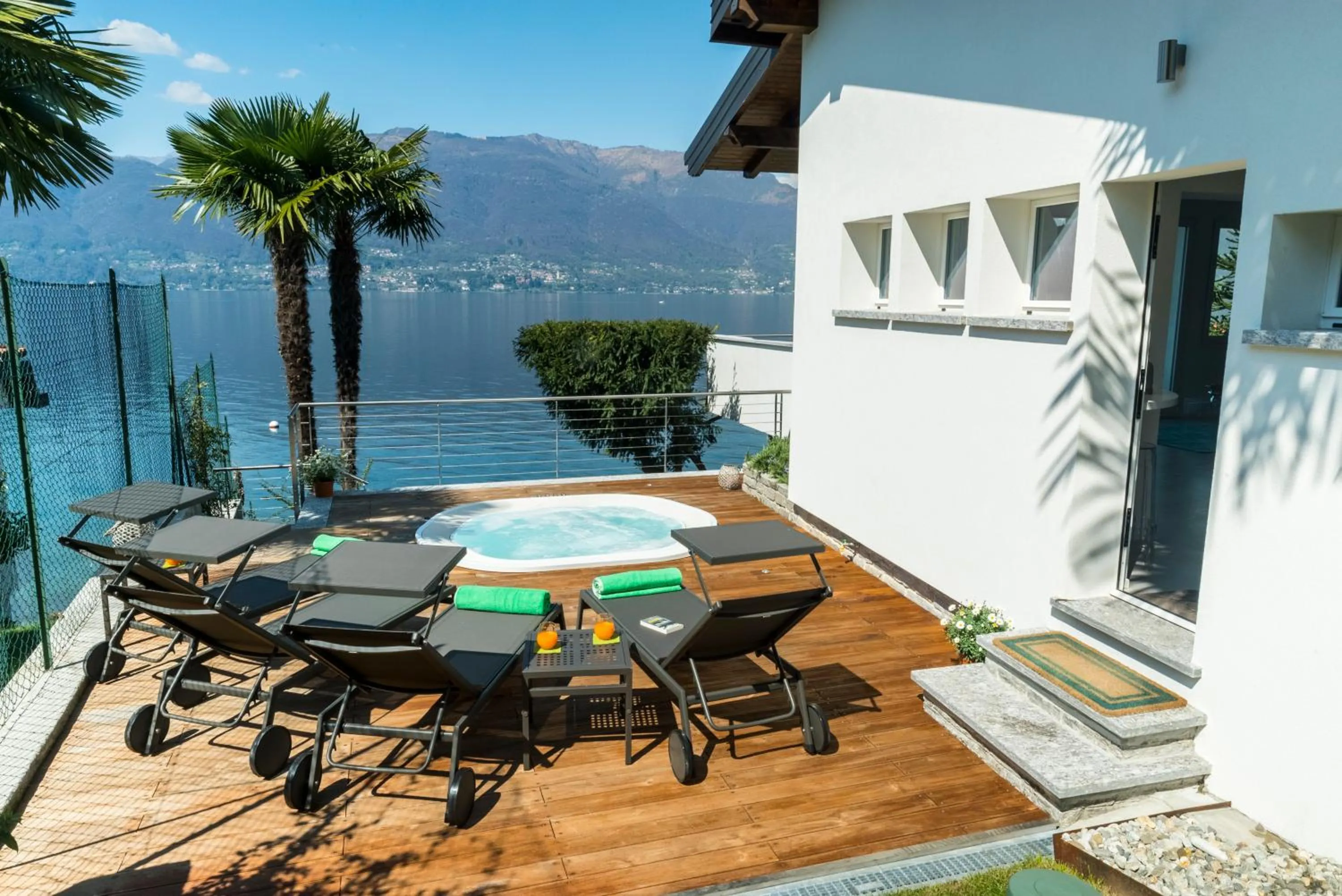 Hot Tub in Villa Poseidon