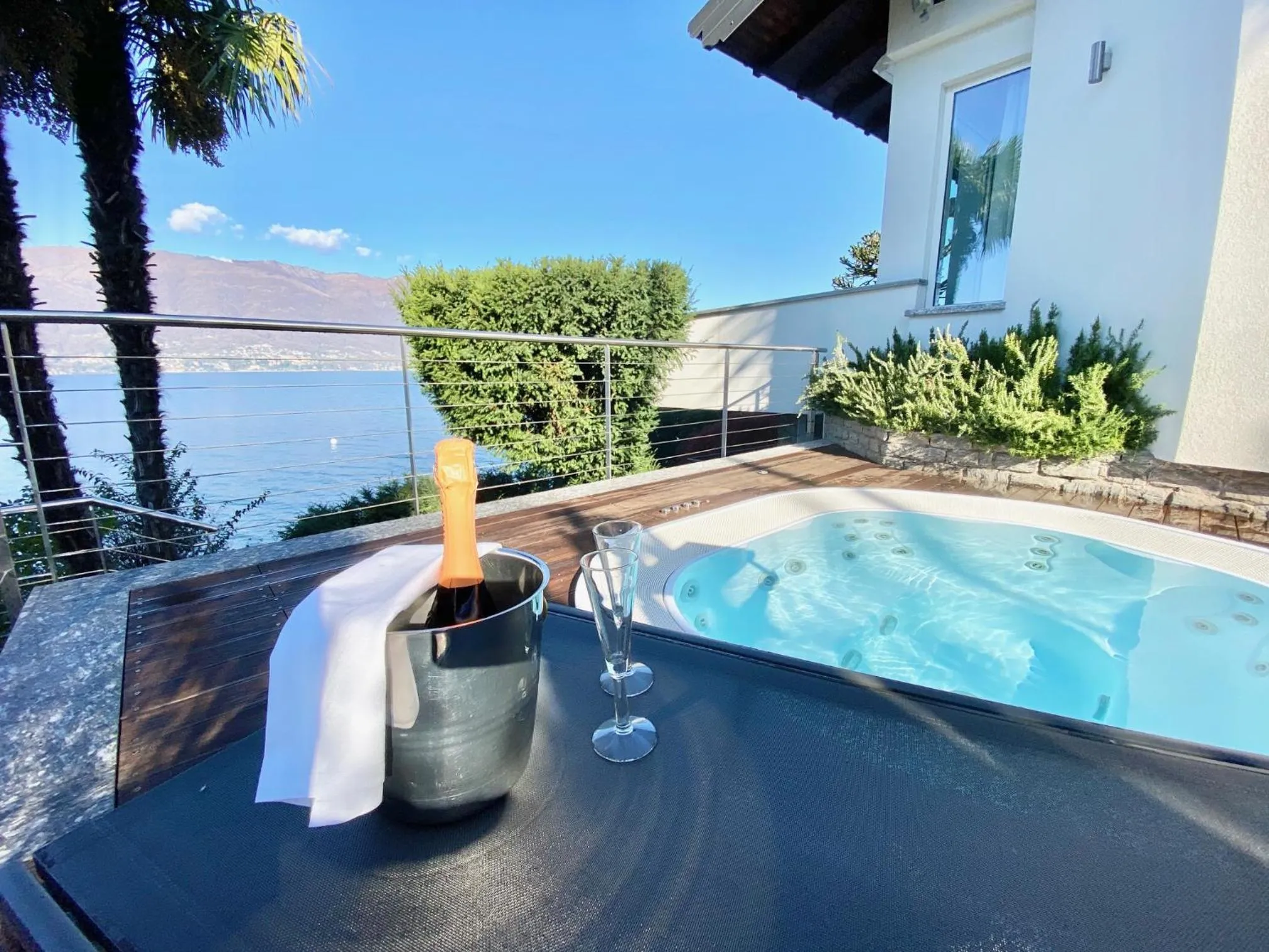 Hot Tub in Villa Poseidon