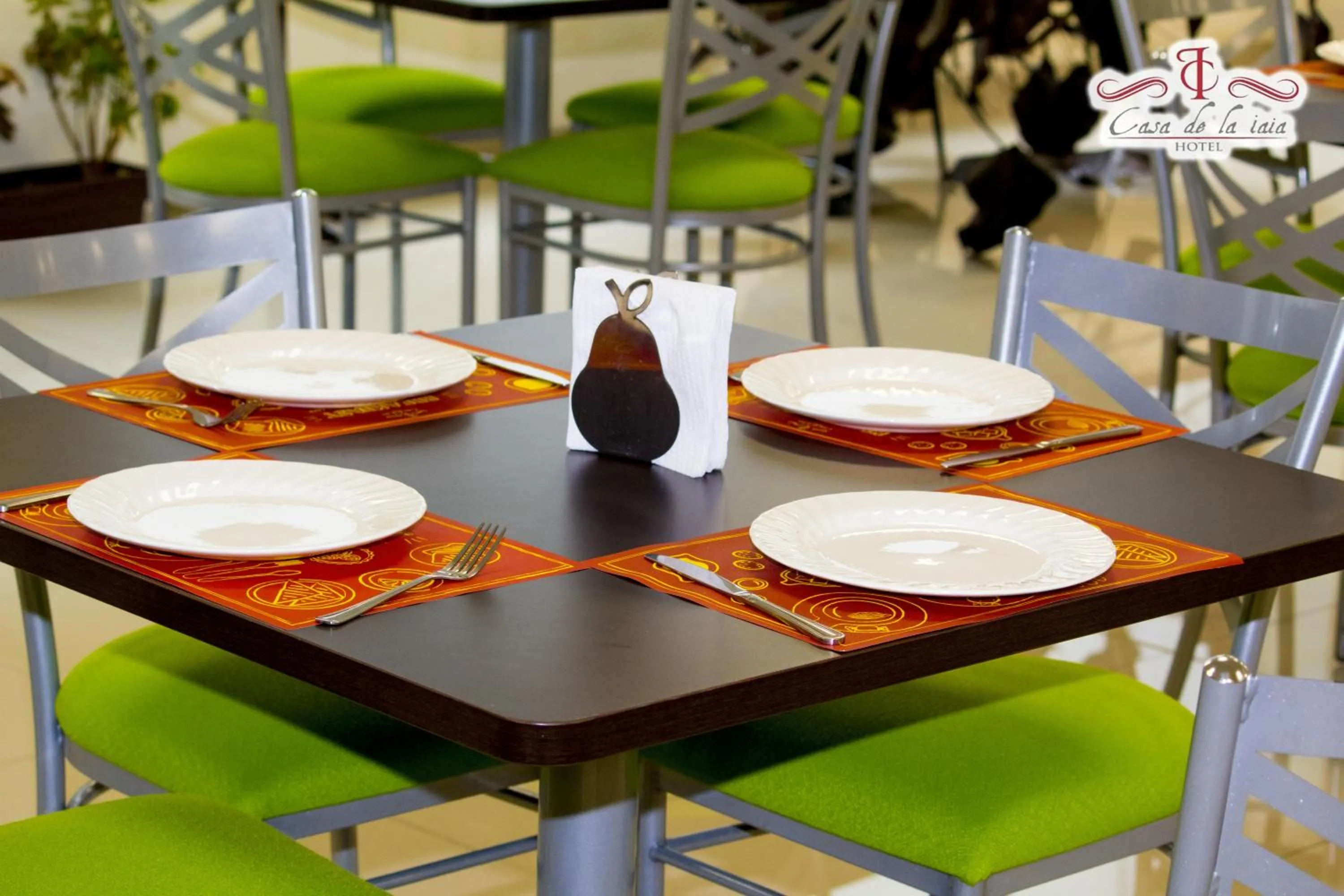 Restaurant/places to eat in Casa de la iaia Hotel