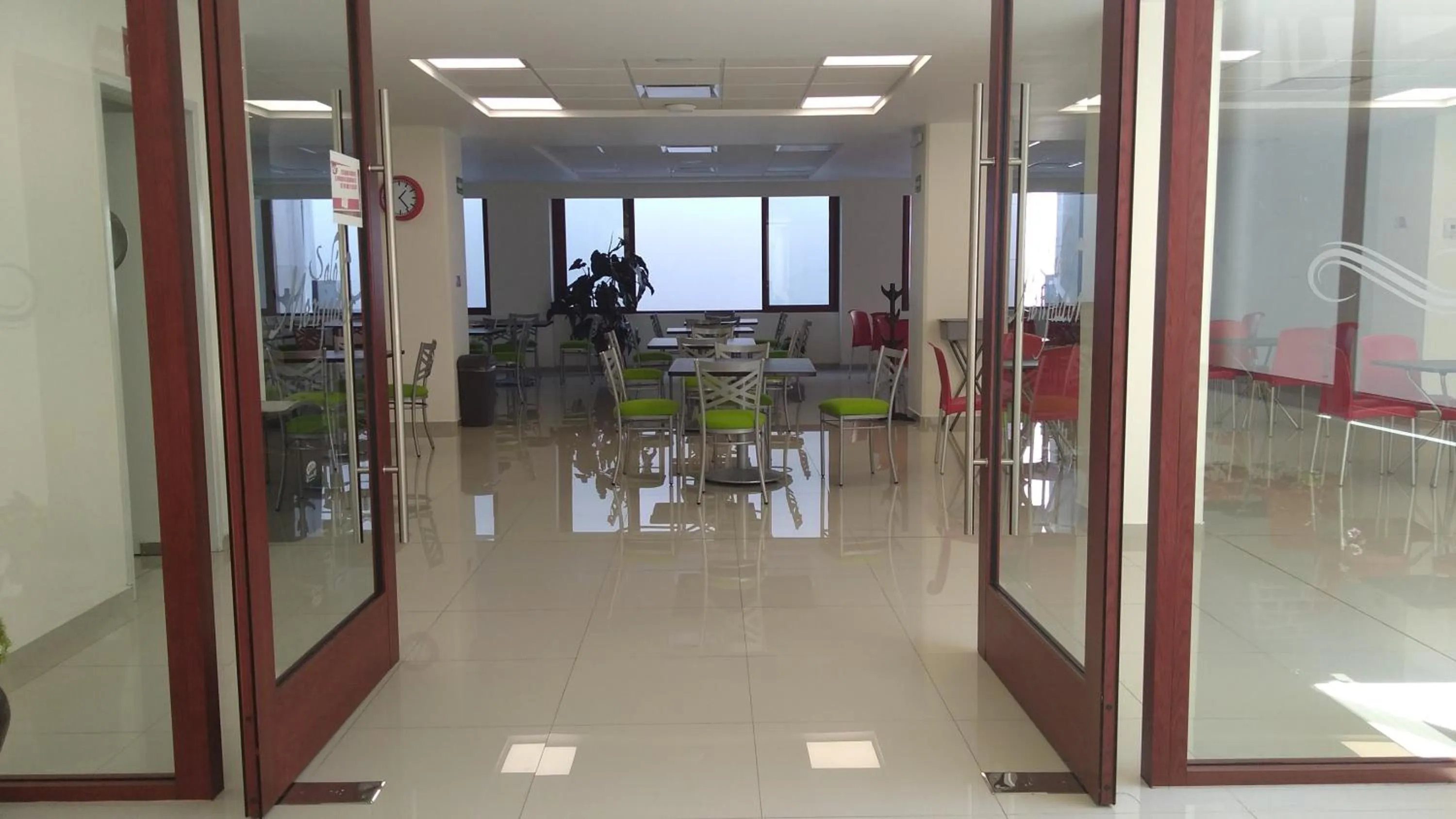 Restaurant/places to eat in Casa de la iaia Hotel