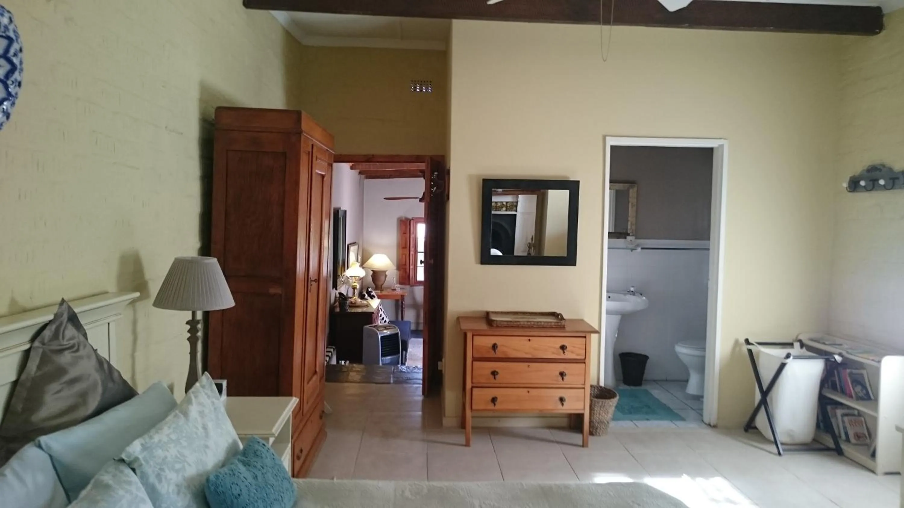 Bathroom, Bed in Abigail's Garden Cottage