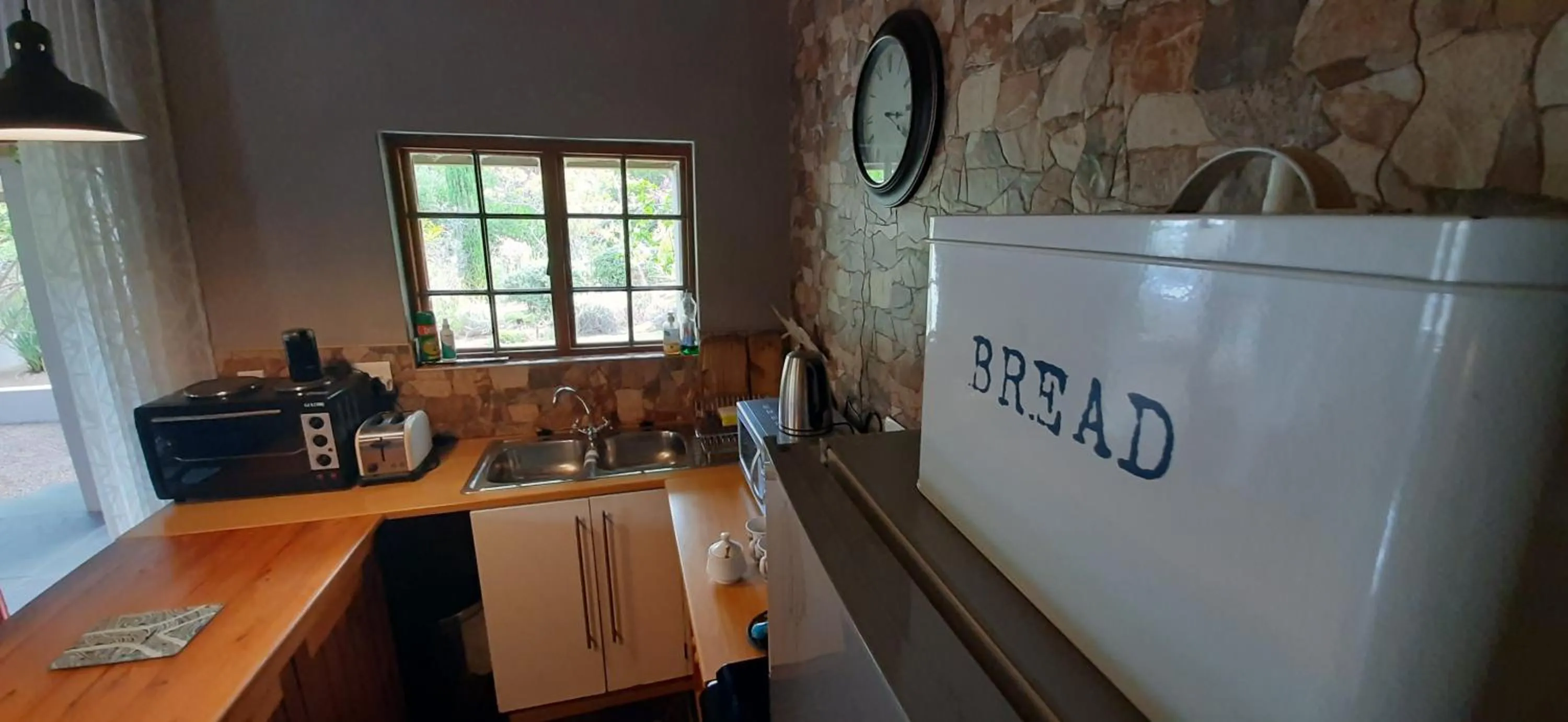 Kitchen or kitchenette in Abigail's Garden Cottage