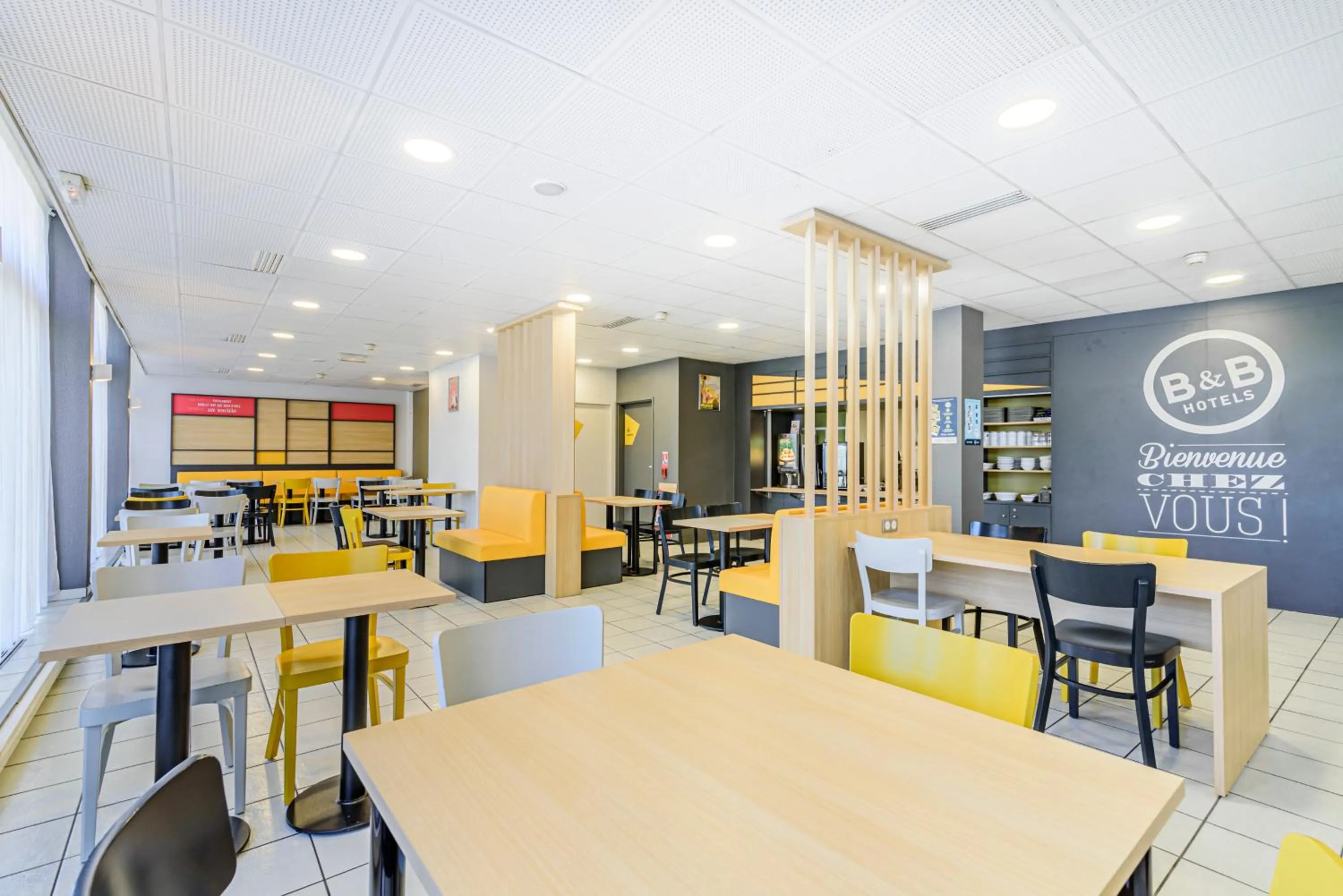 Buffet breakfast in B&B HOTEL Besançon Chateaufarine