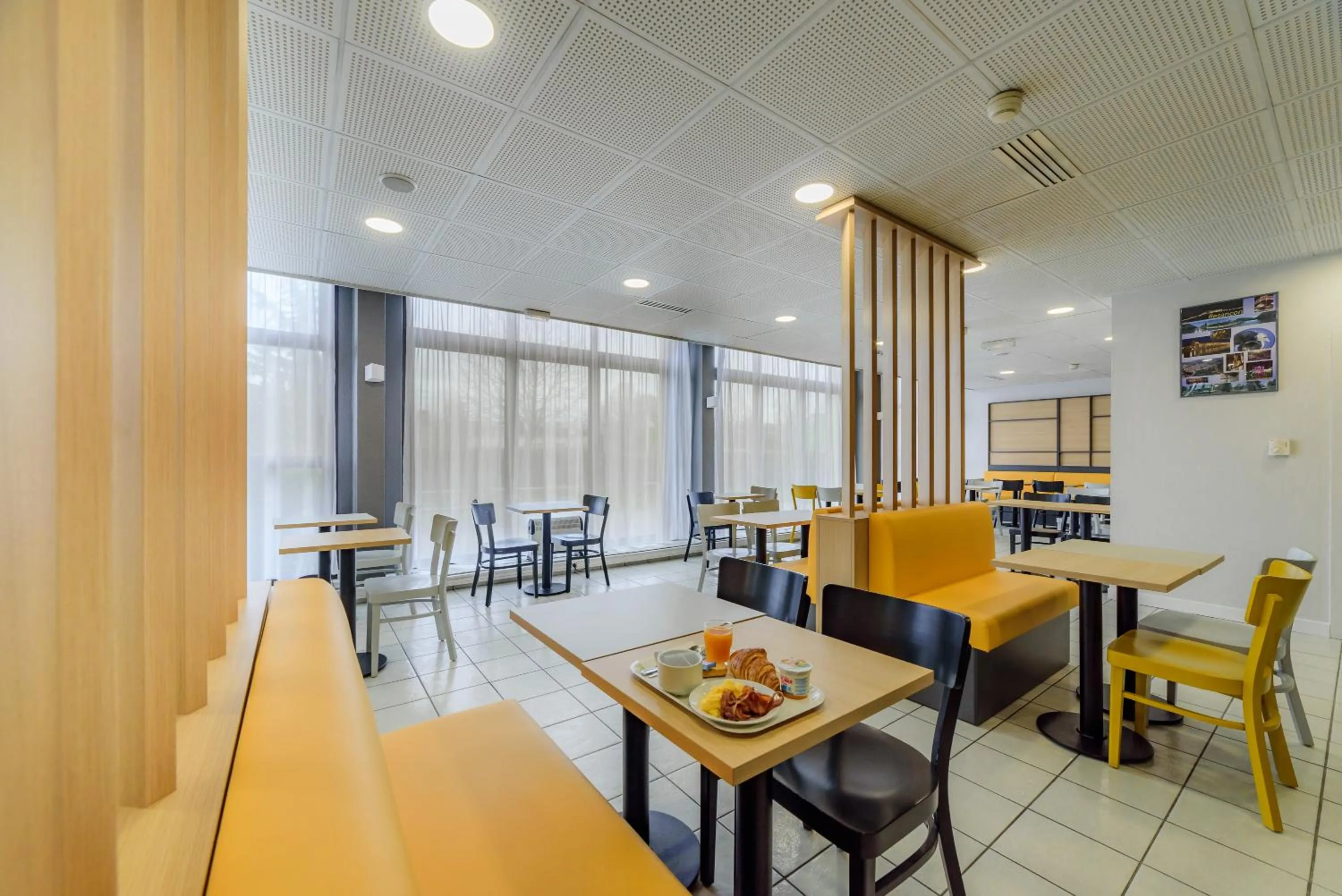 Buffet breakfast in B&B HOTEL Besançon Chateaufarine