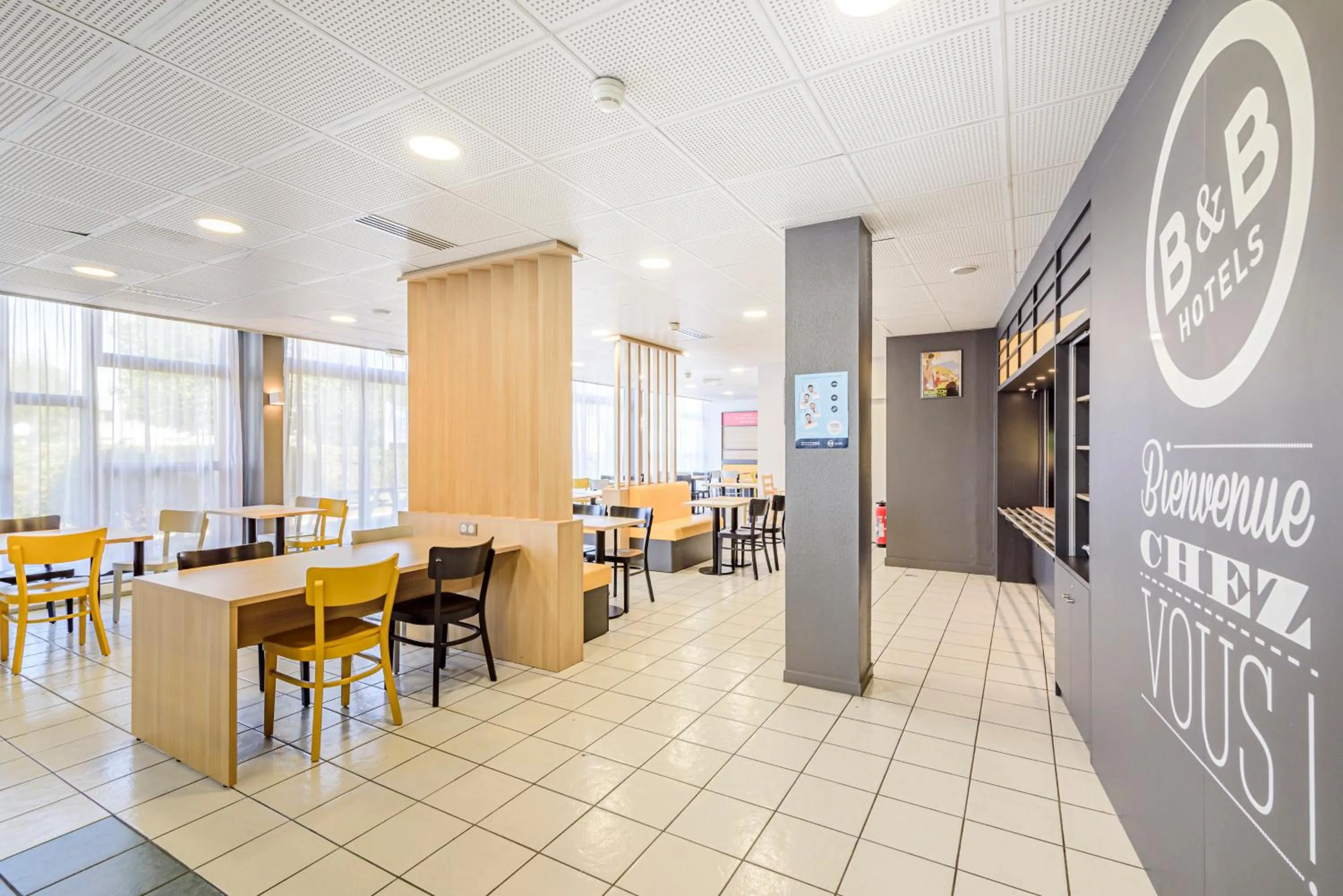 Buffet breakfast in B&B HOTEL Besançon Chateaufarine