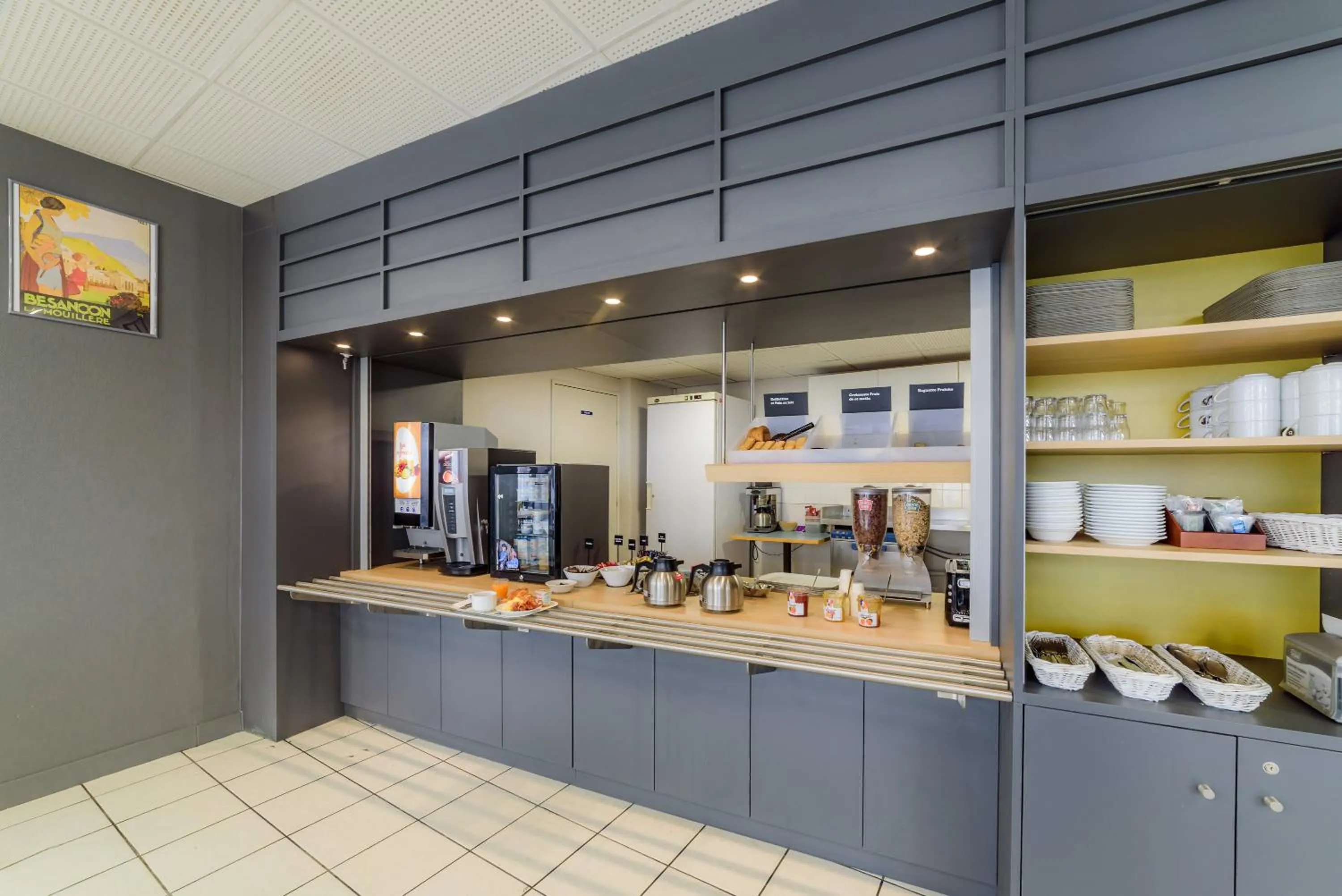 Buffet breakfast in B&B HOTEL Besançon Chateaufarine