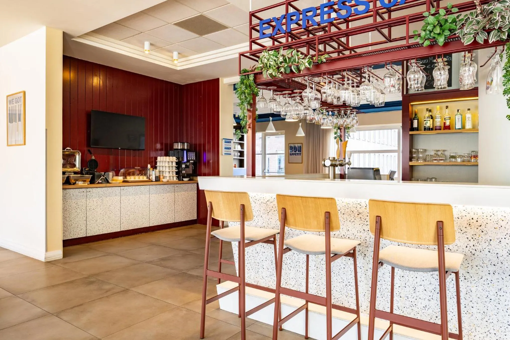 Lounge or bar in Holiday Inn Express Antwerpen City North by IHG