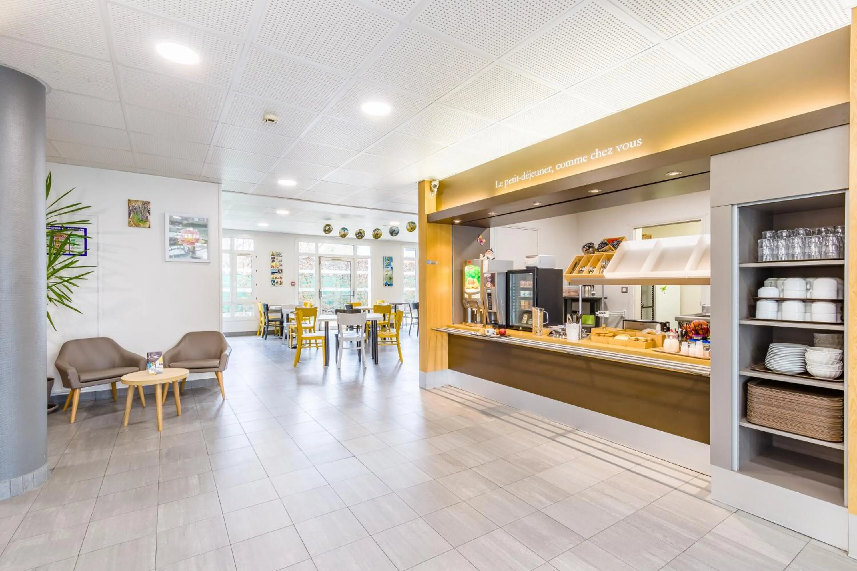 Lobby or reception in B&B HOTEL Tours Parc Expo St-Avertin