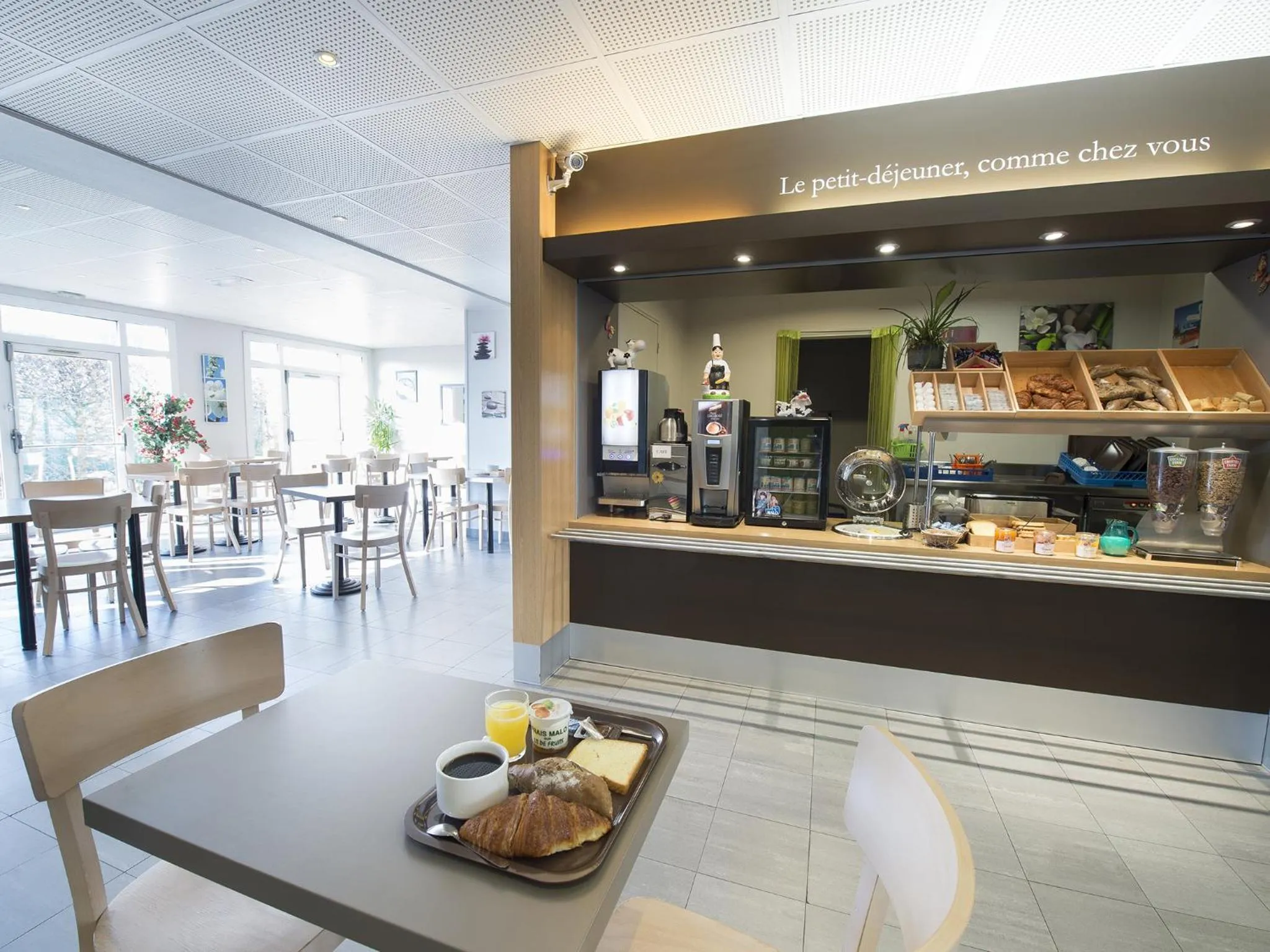 Restaurant/places to eat in B&B HOTEL Tours Parc Expo St-Avertin