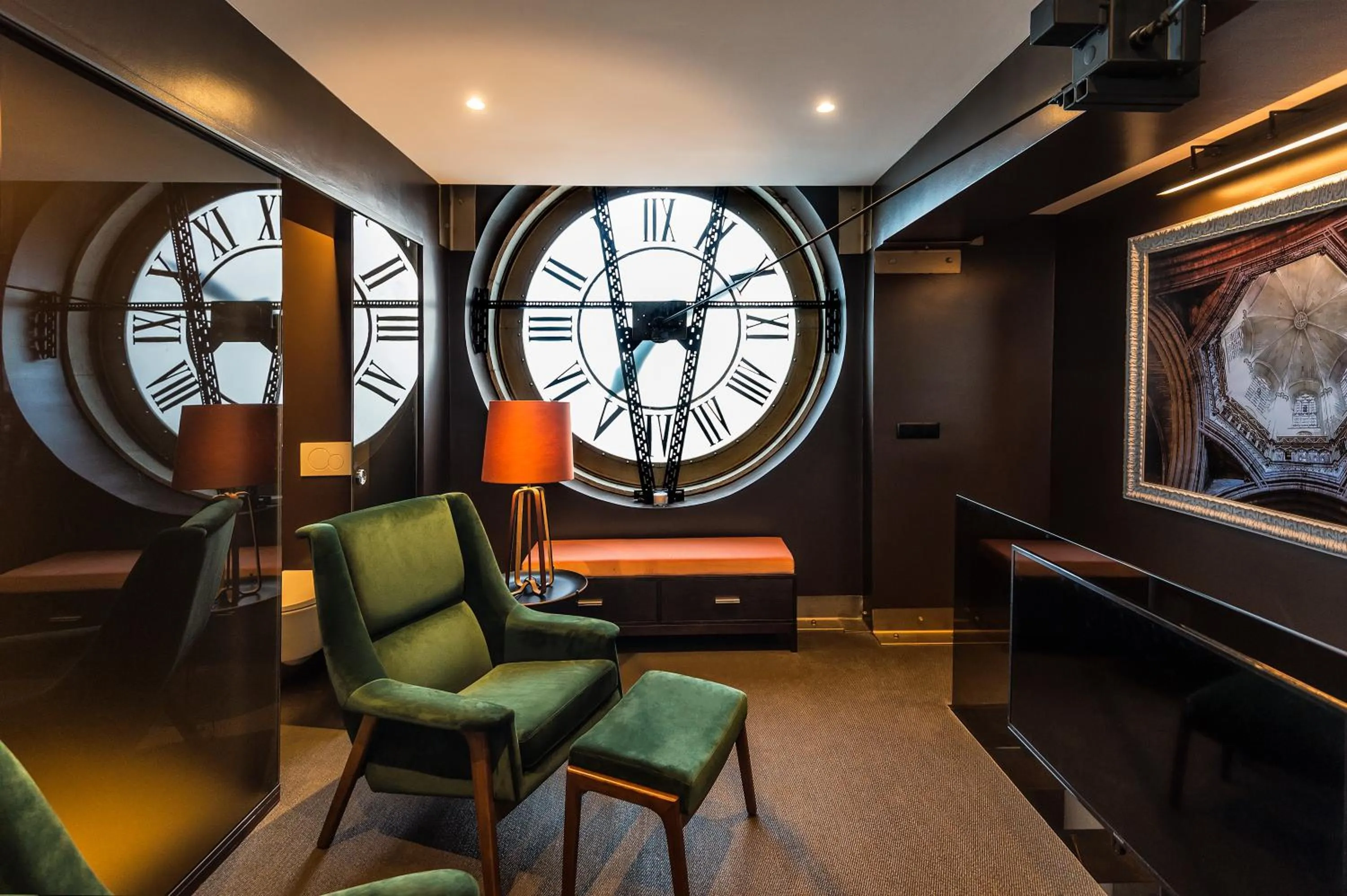 TV and multimedia in Lisbon Five Stars Apartments 8 Building