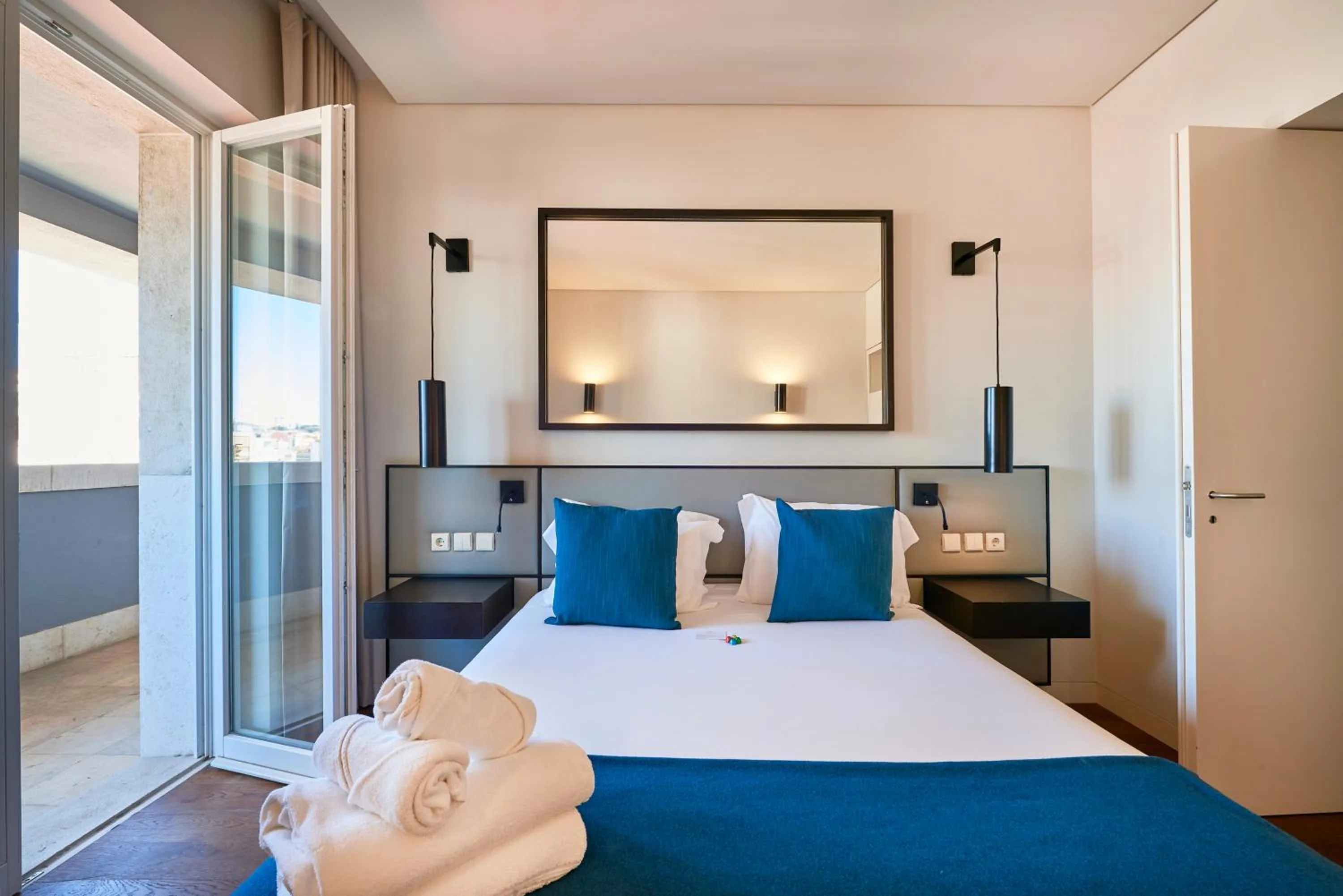 Bed in Lisbon Five Stars Apartments 8 Building